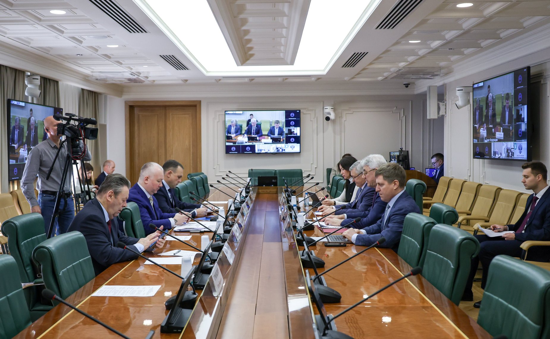 Круглый стол на тему «Сбалансированное развитие энергетического комплекса на территории Дальневосточного федерального округа с учетом перехода на механизмы конкурентного рынка в условиях роста спроса на электрическую энергию»