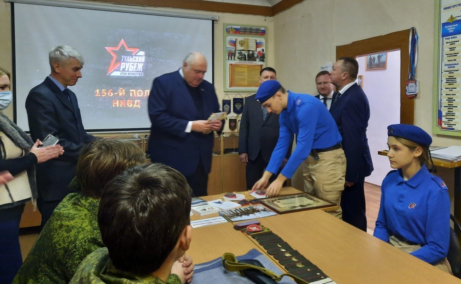 Сергей Аренин совместно с главным федеральным инспектором по Саратовской области Виталием Сластным посетили Дом Юнармии в Саратове