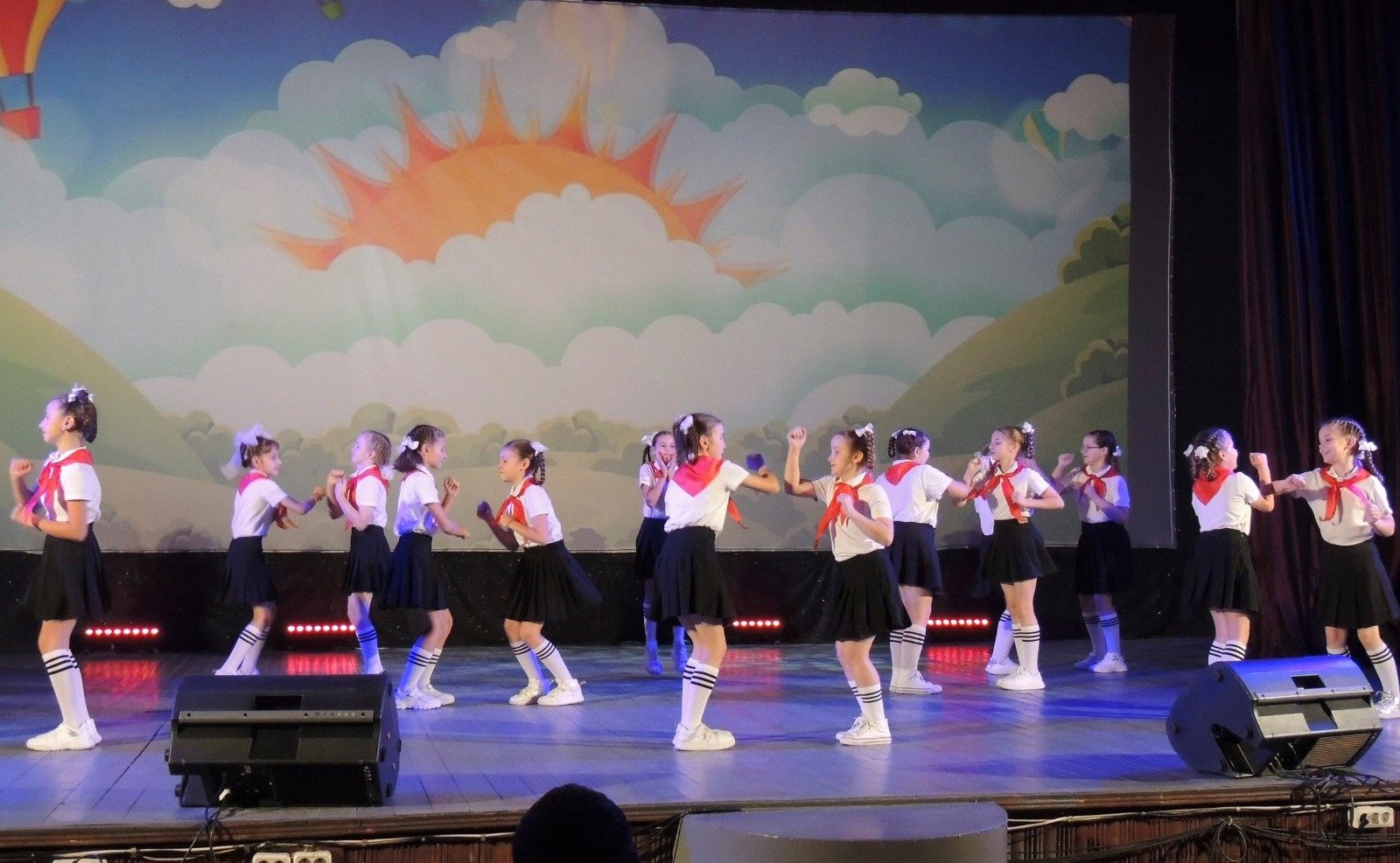 Виктор Шептий выступил перед участниками, организаторами и гостями XIV Всероссийского фестиваля детского и юношеского литературно-художественного творчества «Все сбываются мечты!»