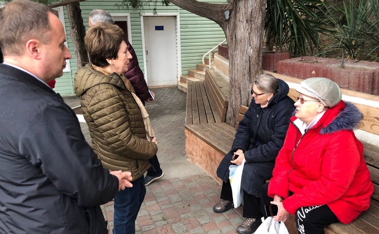 Екатерина Алтабаева посетила пункт временного размещения беженцев на базе пансионата «Изумруд»