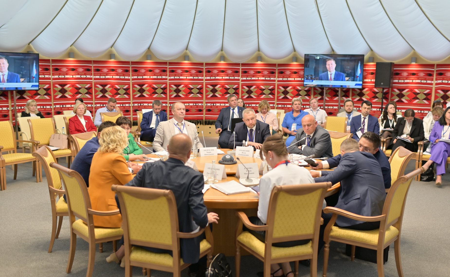 Заседание секции 5 «Российско-белорусское сотрудничество по развитию новых туристических направлений: от гармонизации законодательства к развитию регионов». X Форум регионов России и Беларуси