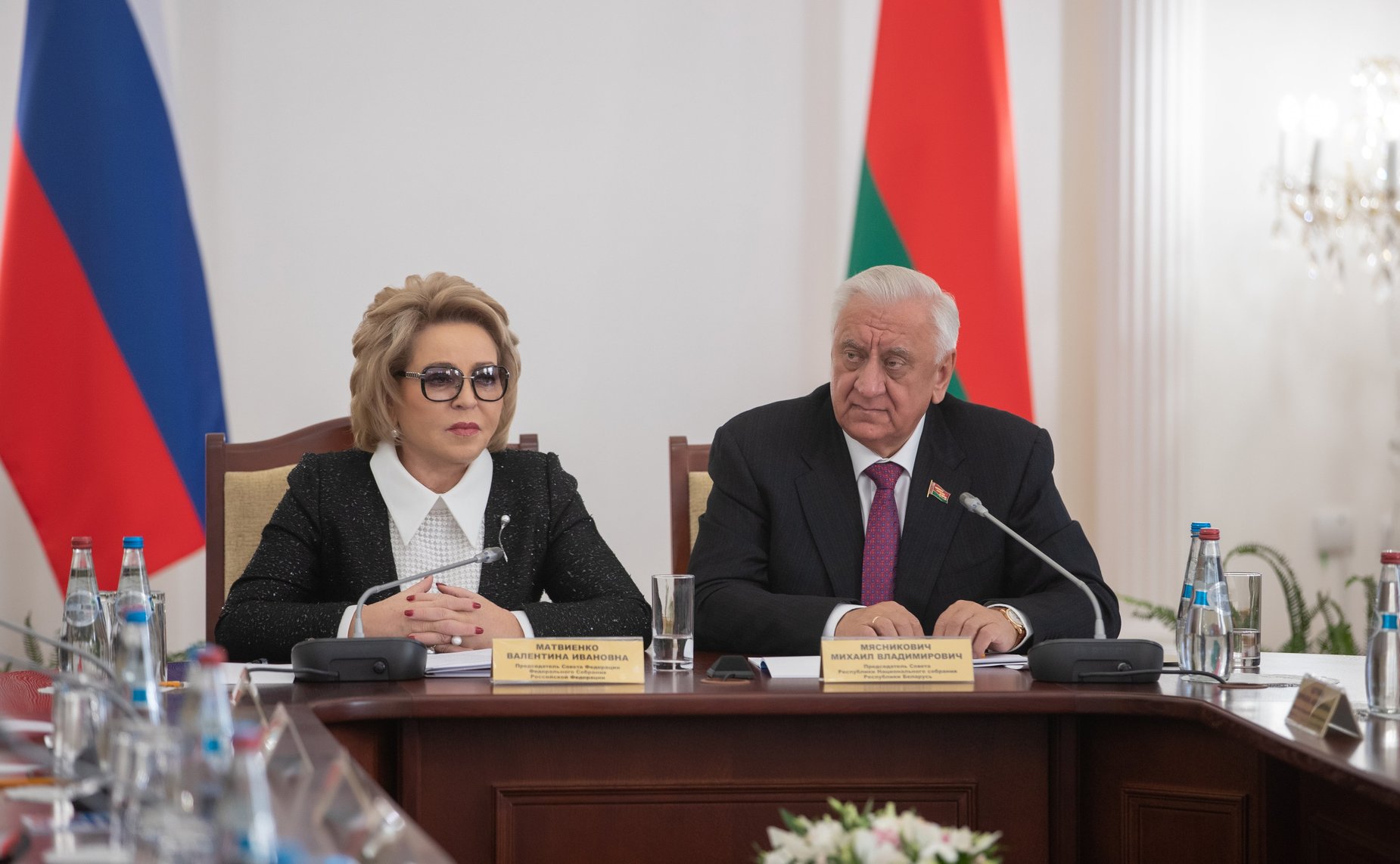 В. Матвиенко и М. Мясникович провели совместную встречу с руководителями субъектов России и Беларуси