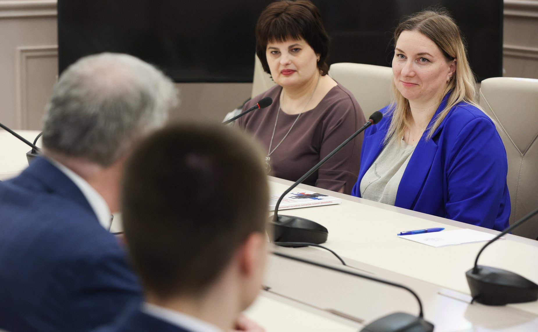 Анатолий Артамонов встретился в Совете Федерации со школьникам из Людиновского района Калужской области