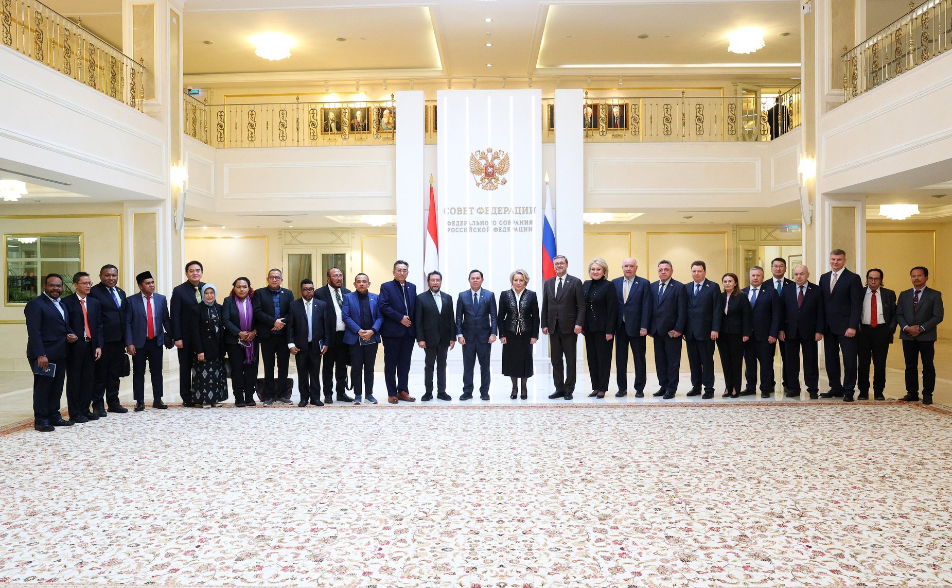 Валентина Матвиенко провела встречу с Председателем Совета представителей регионов Республики Индонезии Султаном Бактиаром Наджамундином