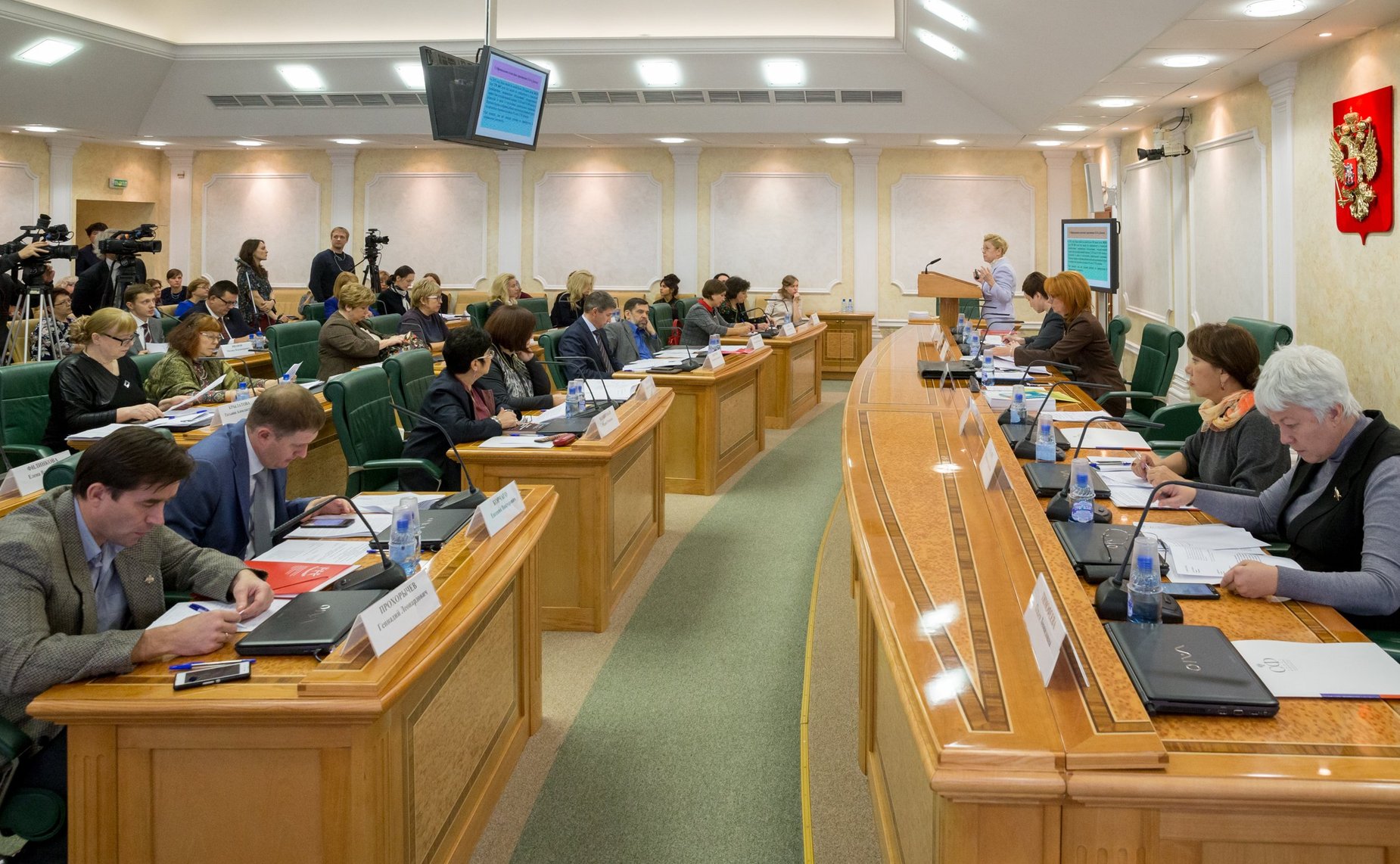 Парламентские слушания на тему «Совершенствование семейного законодательства в целях защиты семьи и традиционных семейных ценностей»