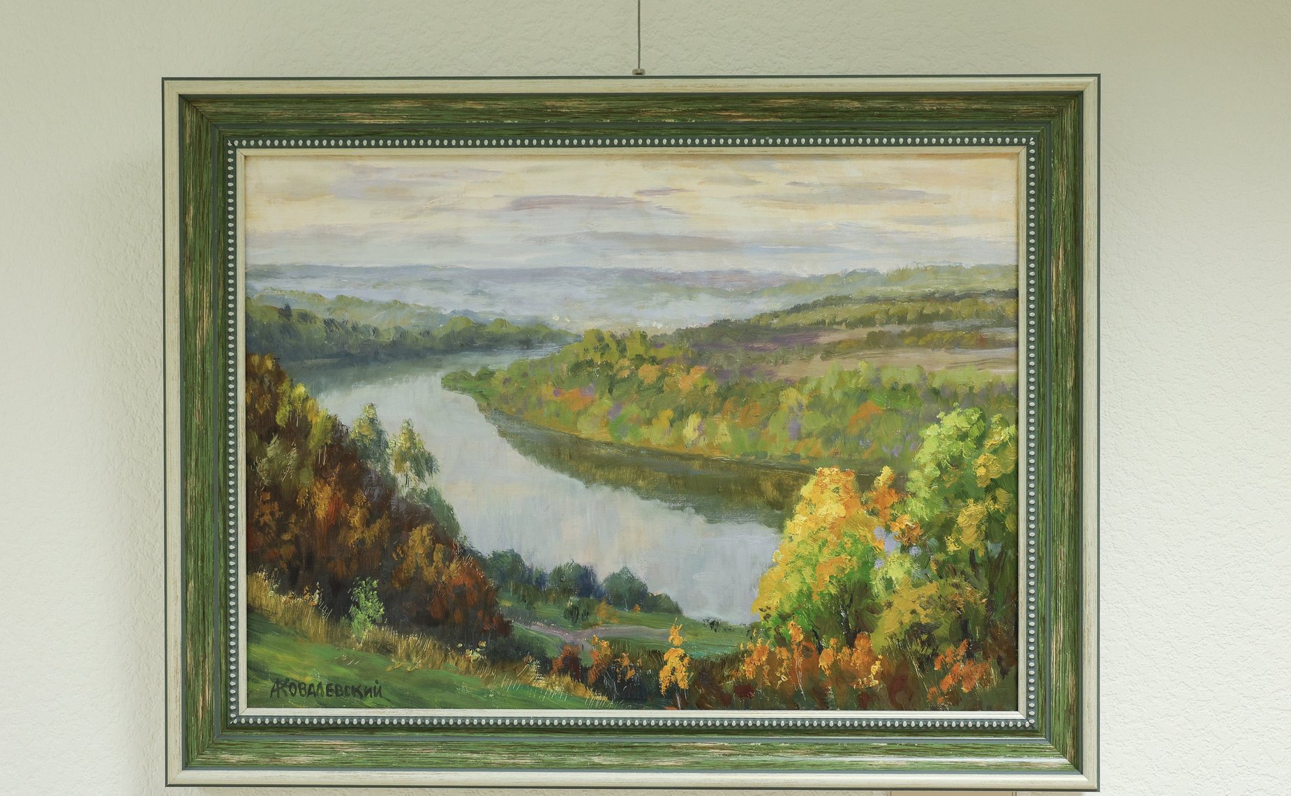 Дина Оюн открыла в верхней палате парламента выставку живописи московского художника Андрея Ковалевского «Мир на палитре»