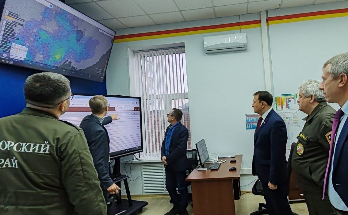 Александр Ролик провел совещание с главами муниципалитетов, в которых развернуты предупредительные работы, и руководством Агентства по гидротехническим сооружениям, мелиорации и гидрологии Приморского края