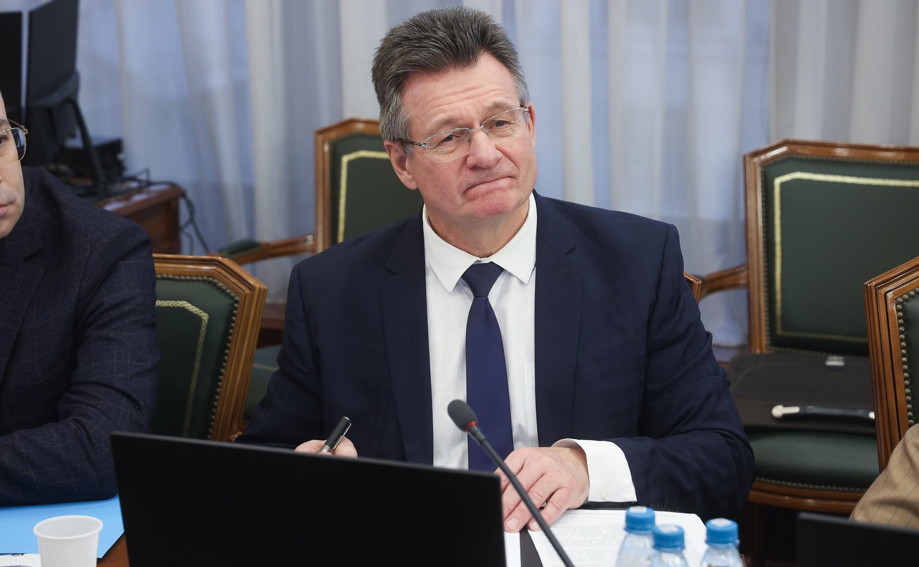 Совещание, посвященное реализации мер, направленных на снижение уровня некомплекта личного состава органов внутренних дел РФ, на повышение уровня социальных гарантий и льгот сотрудникам и работникам указанных органов