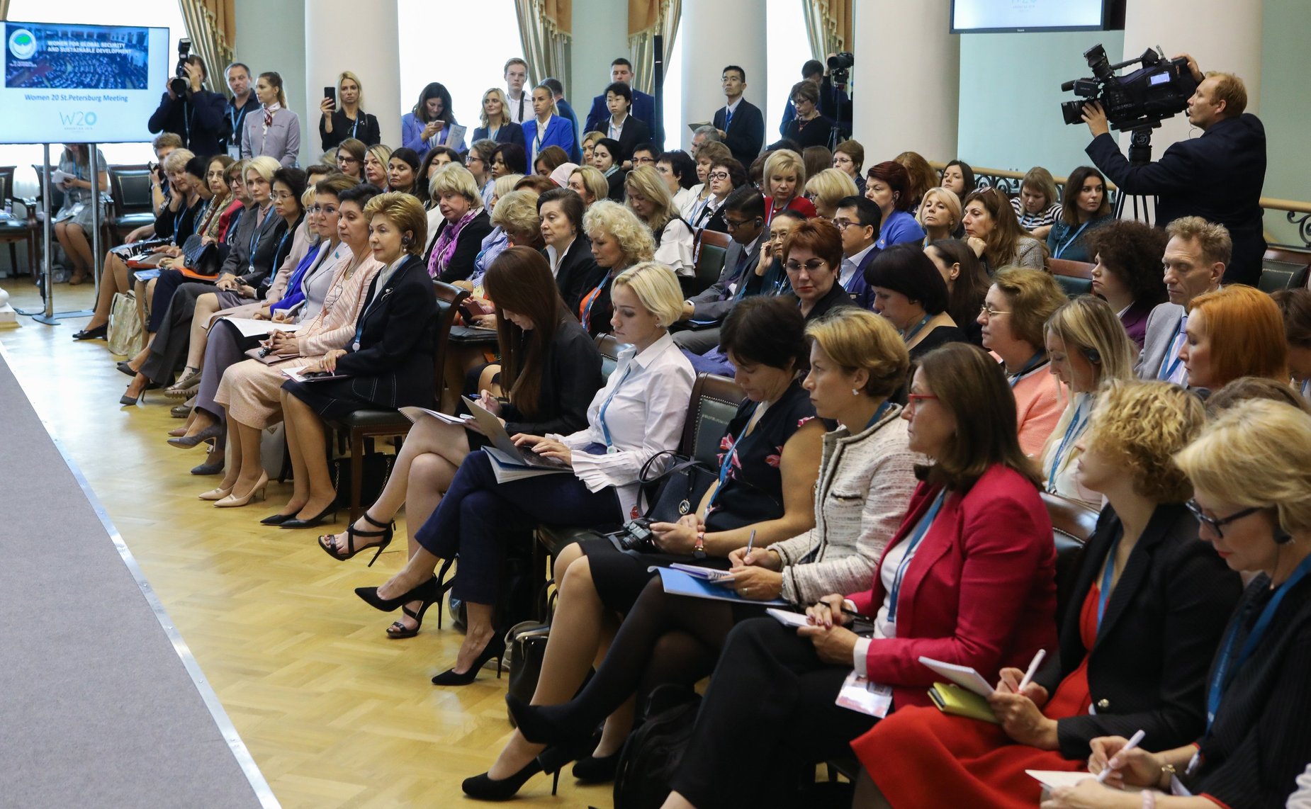 Петербургская встреча – открытое заседание «Женской двадцатки» в рамках Второго Евразийского женского форума