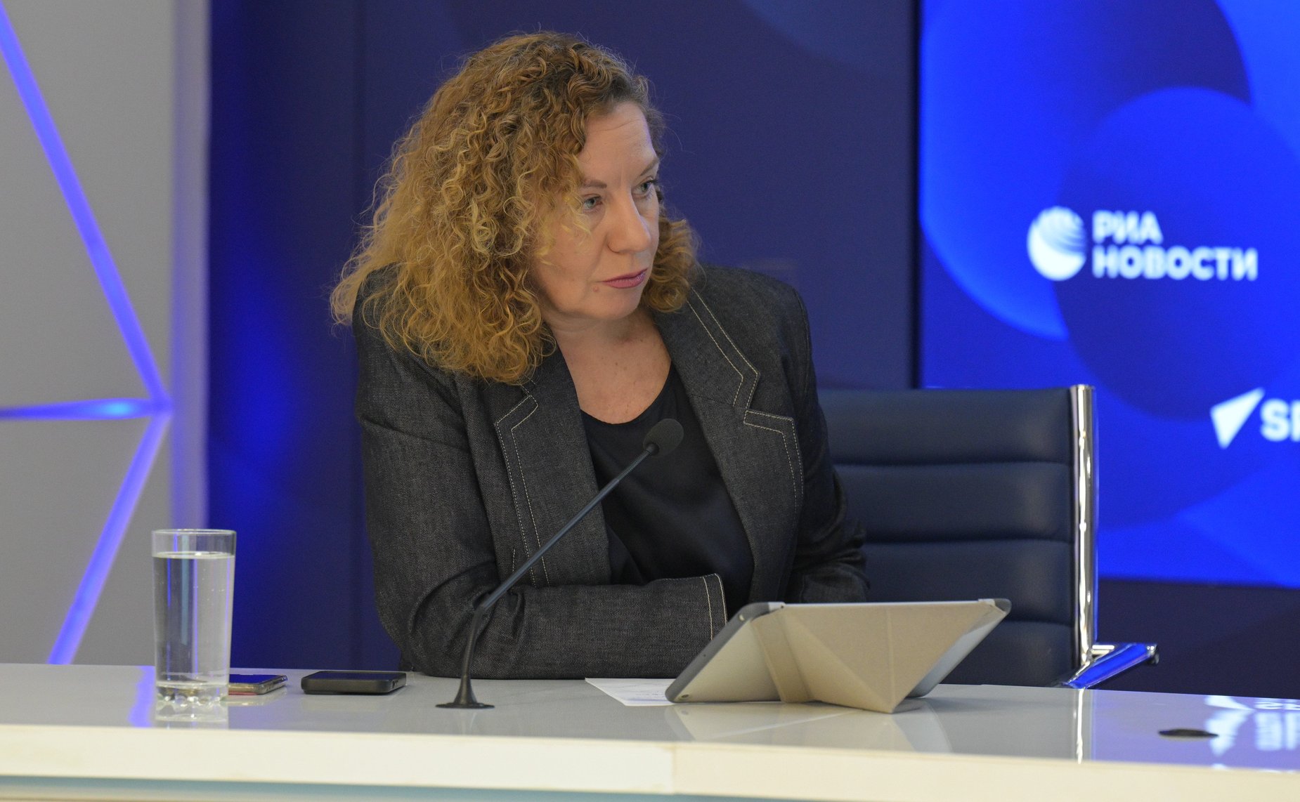 Пресс-конференция председателя Комитета Совета Федерации по аграрно-продовольственной политике и природопользованию Александра Двойных, посвященная организации Второго Всероссийского агродиктанта