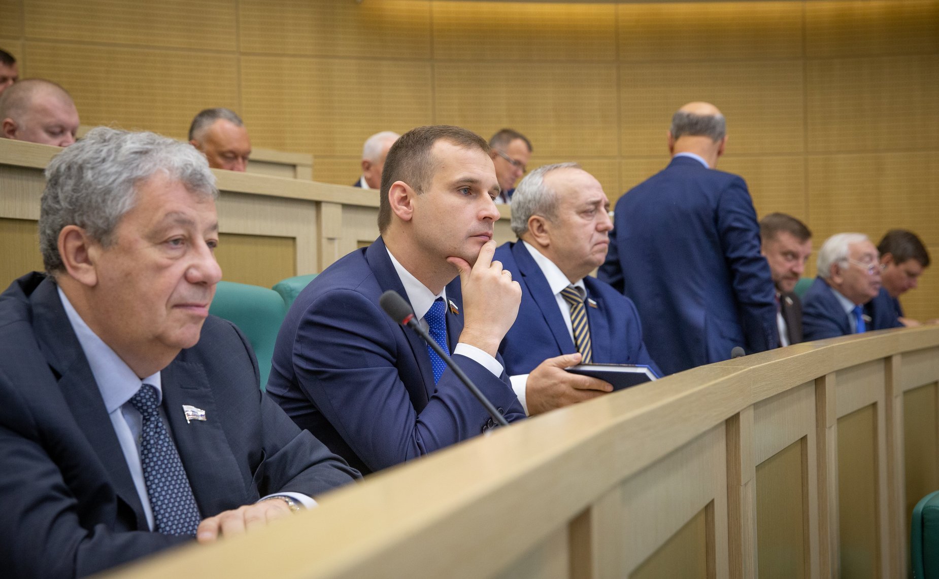 Сергей Леонов