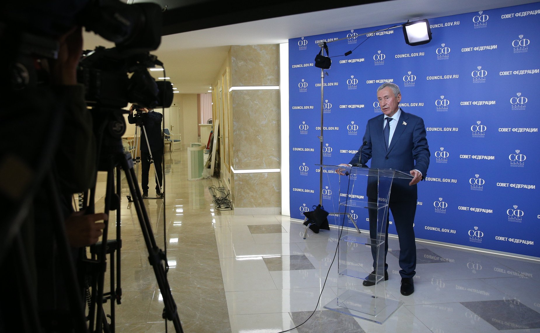 Брифинг председателя Временной комиссии СФ по защите государственного суверенитета и предотвращению вмешательства во внутренние дела РФ Андрея Климова