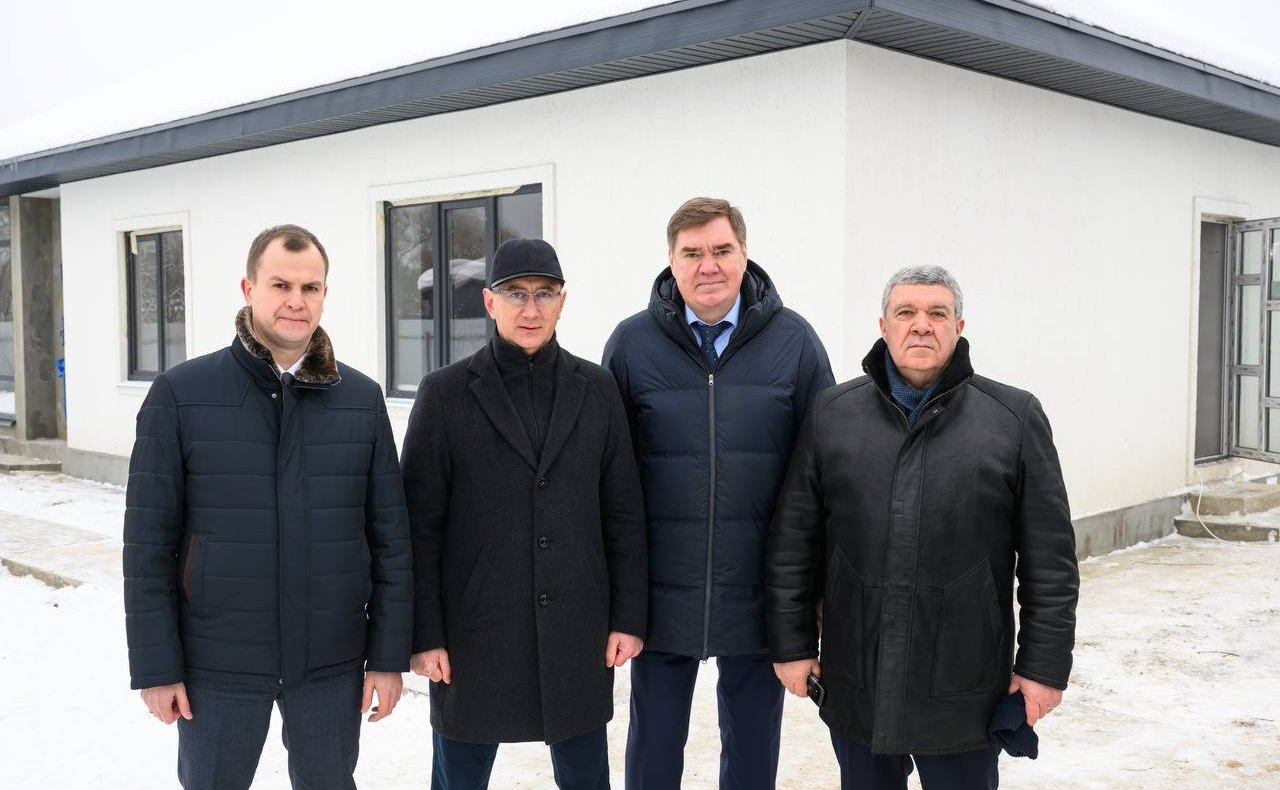 Губернатор Калужской области Владислав Шапша, заместитель генерального директора ООО «Газпром межрегионгаз» Олег Ляпустин и Александр Савин в режиме ВКС приняли участие в заседании Федерального штаба по газификации