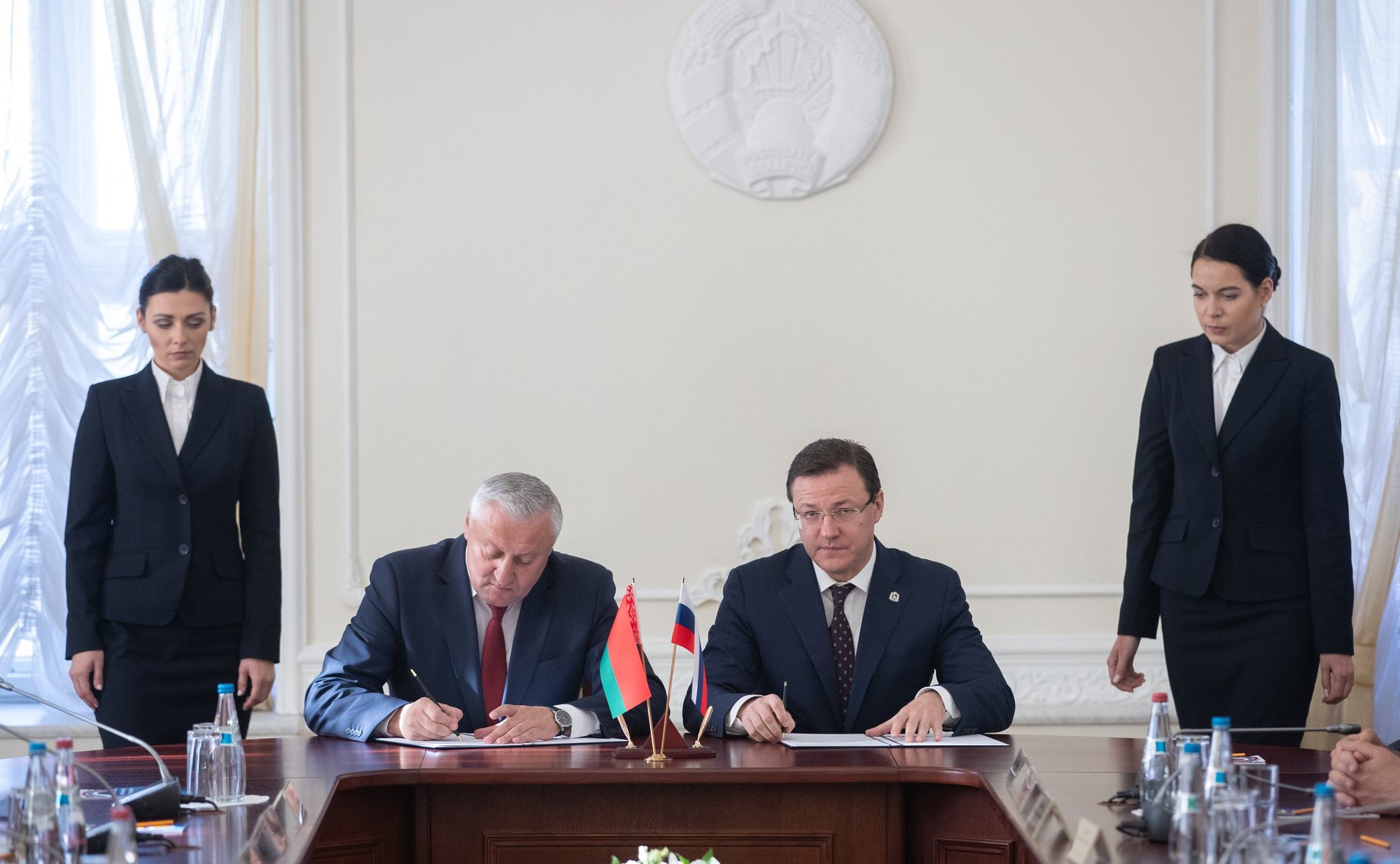 В. Матвиенко и М. Мясникович провели совместную встречу с руководителями субъектов России и Беларуси