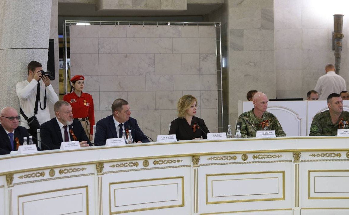 Николай Семисотов и Сергей Горняков в ходе поездки в регион приняли участие в мероприятиях, приуроченных к 82-летию Победы в Сталинградской битве