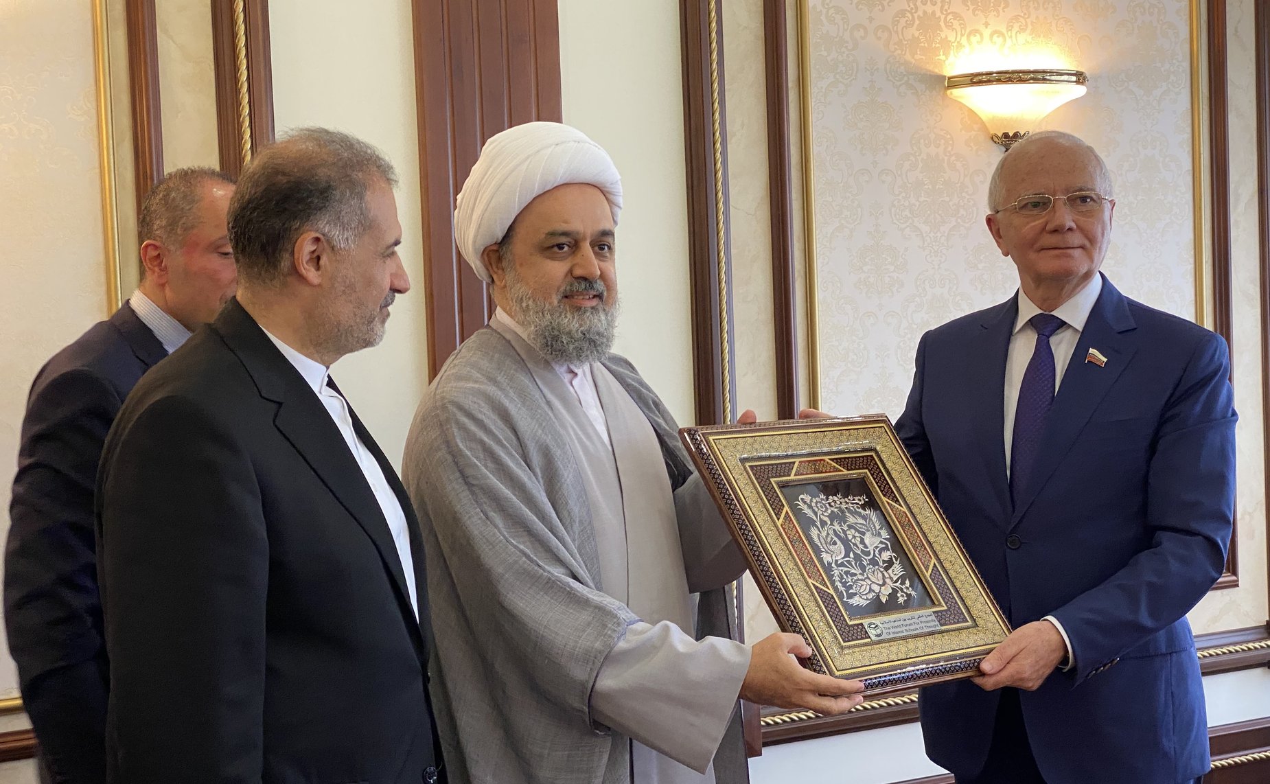 Встреча заместителя председателя Комитета СФ по международным делам Фарита Мухаметшина с Генеральным секретарем Всемирной организации по сближению мазхабов