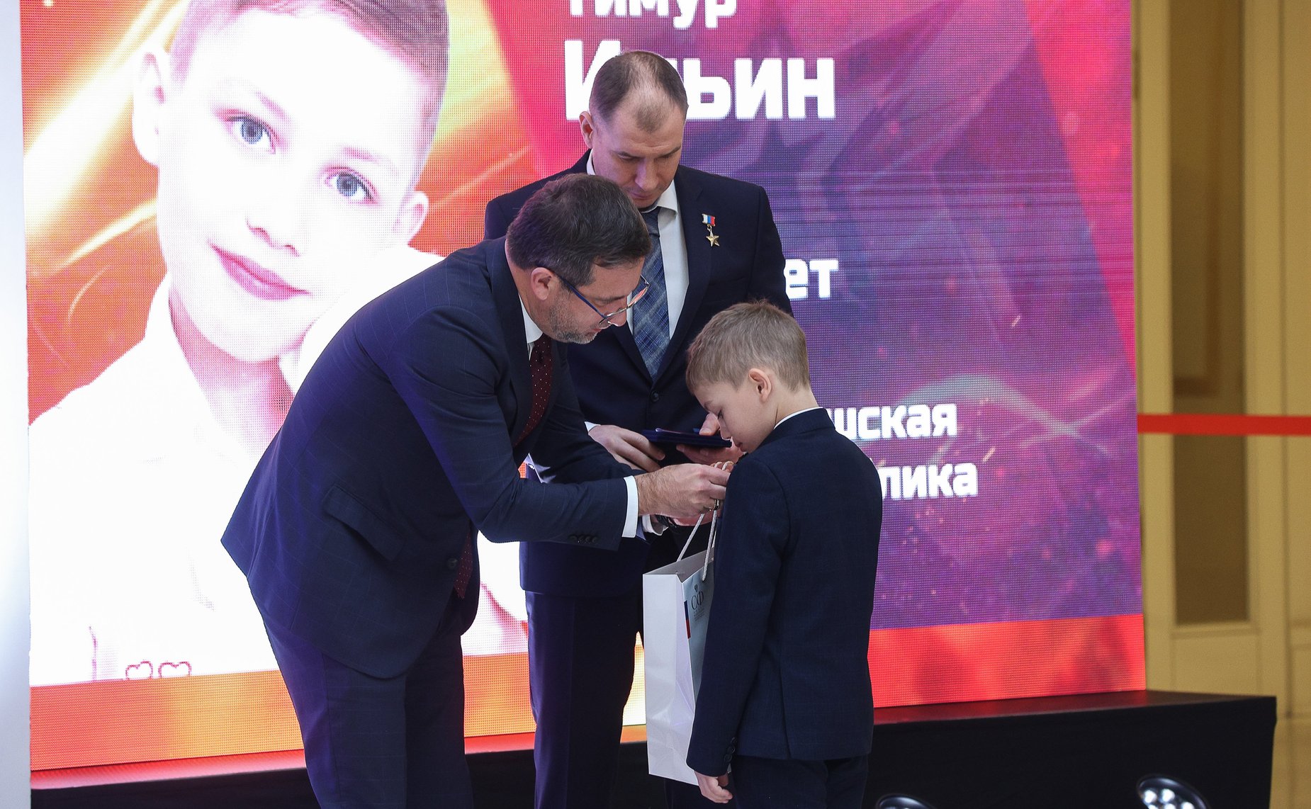 X торжественная церемония награждения детей и подростков, проявивших мужество в экстремальных ситуациях и спасших человеческие жизни