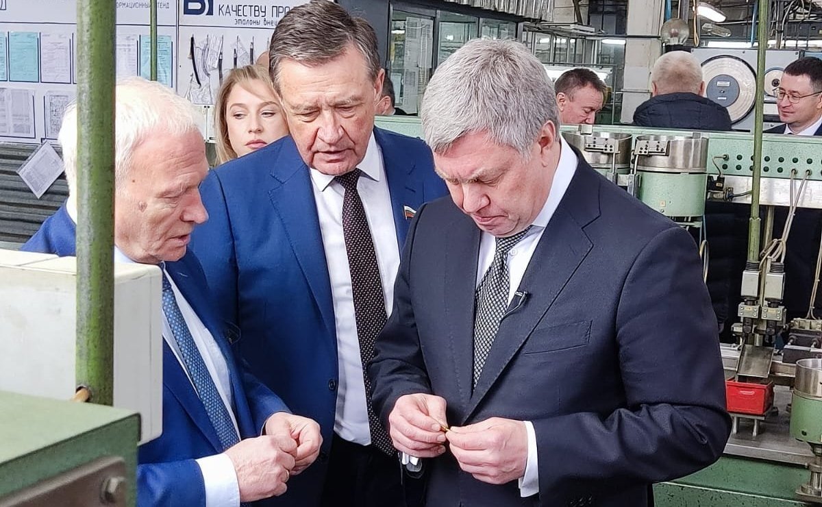 Сергей Рябухин совместно с губернатором Алексеем Русских посетили Димитровградский вентильный завод