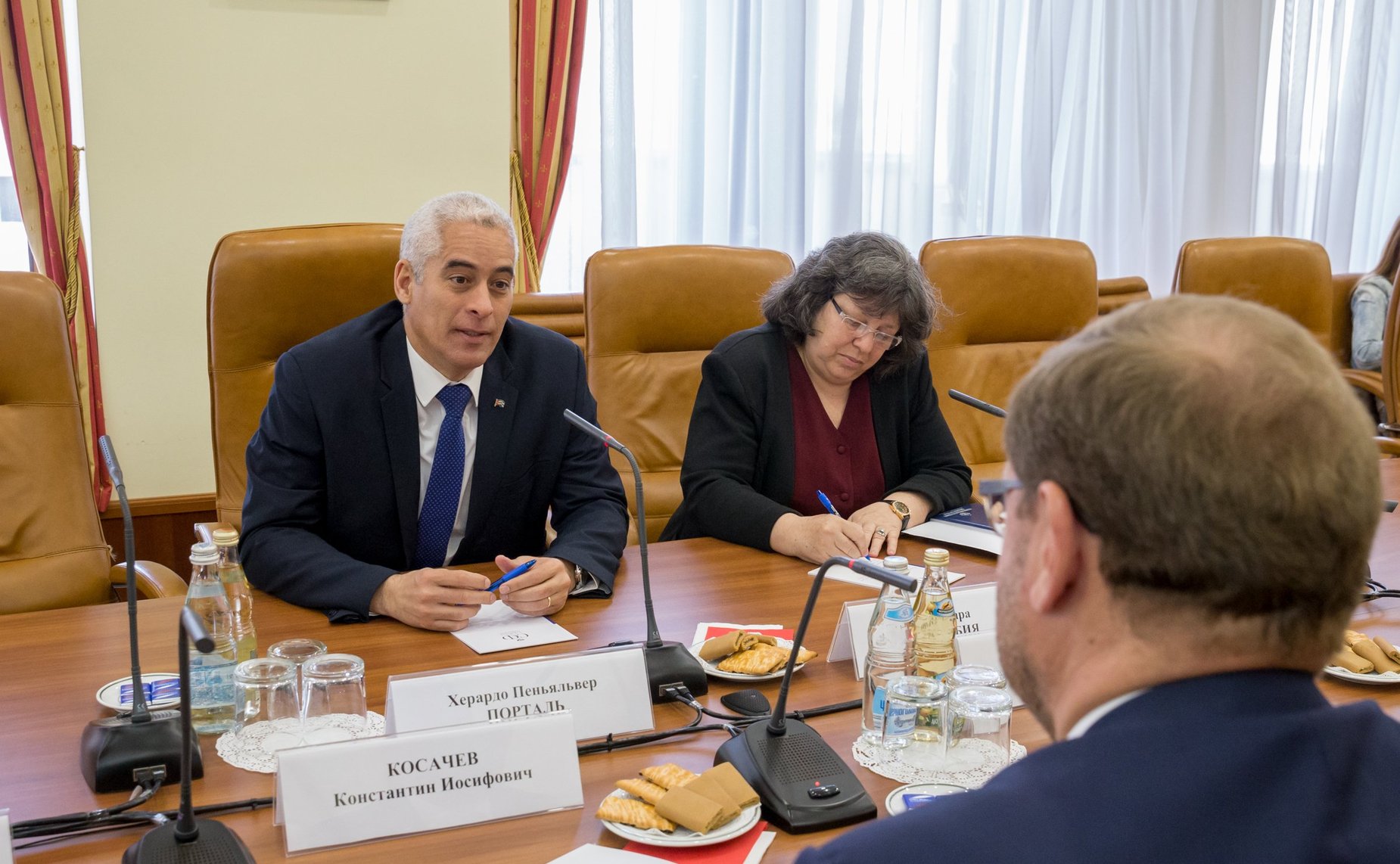 Встреча Константина Косачева c Чрезвычайным и Полномочным Послом Республики Куба в РФ Херардо Пеньяльвером Порталем