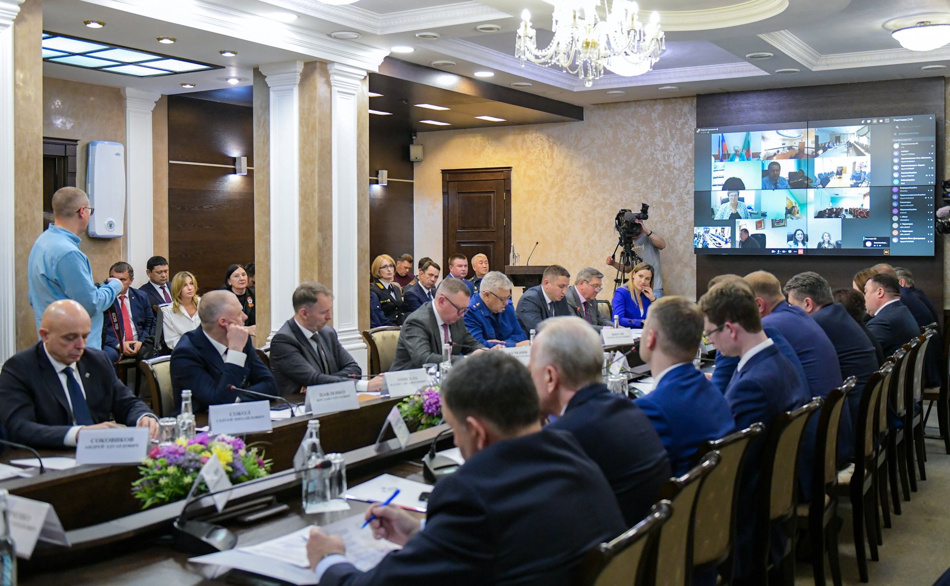 Вячеслав Тимченко провел расширенное заседание по вопросам контрольно-надзорной деятельности в Республике Хакасия