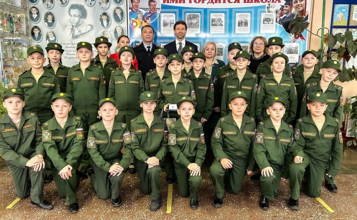 Артем Шейкин вручил медаль «За проявленное мужество» юному герою из Амурской области