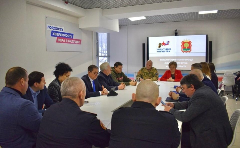 Оксана Хлякина в ходе работы в регионе провела круглый стол на тему «Актуальные задачи поддержки военнослужащих и ветеранов боевых действий в Липецкой области»