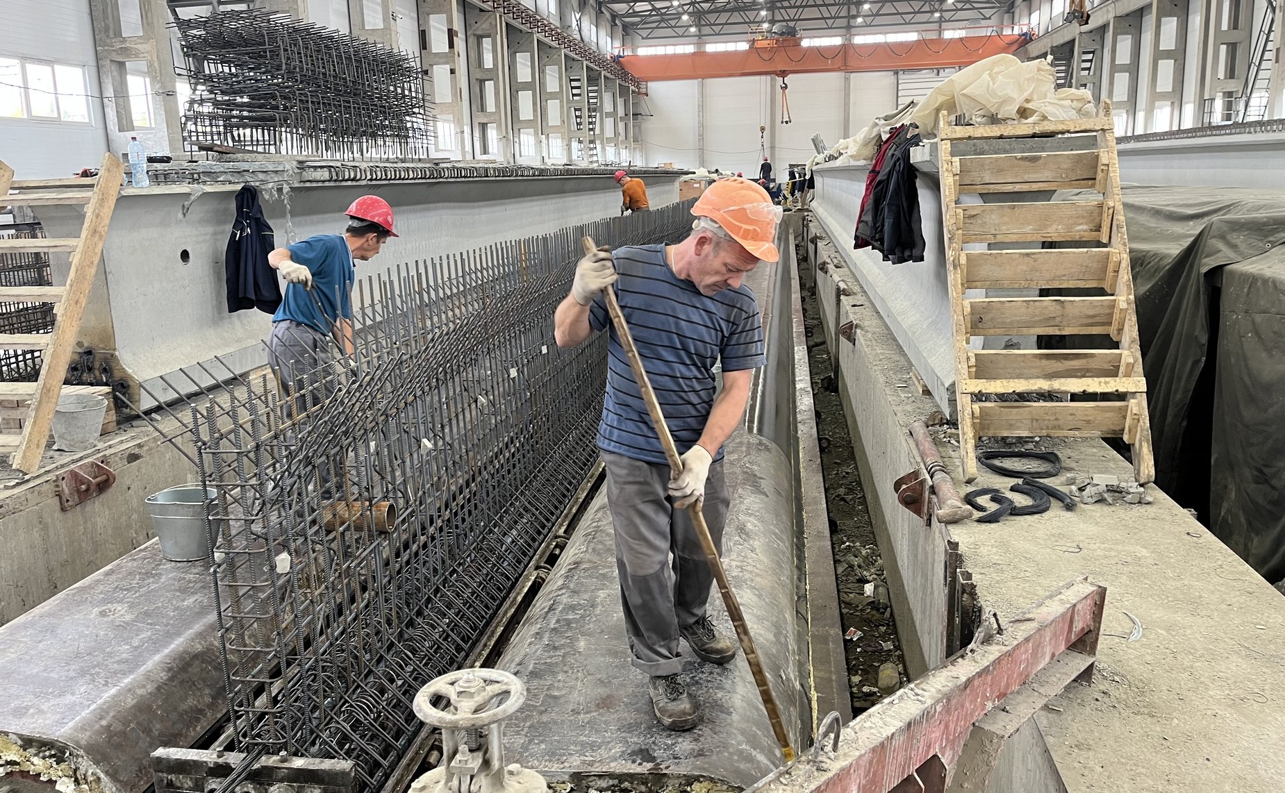 Ирек Ялалов проинспектировал производство в регионе сборных железобетонных конструкций для мостостроения и дорожного строительства