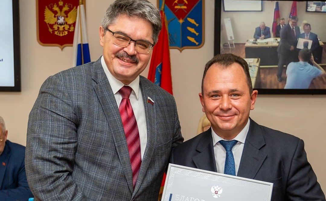 Анатолий Широков на заседании Магаданской областной Думы вручил награды Совета Федерации