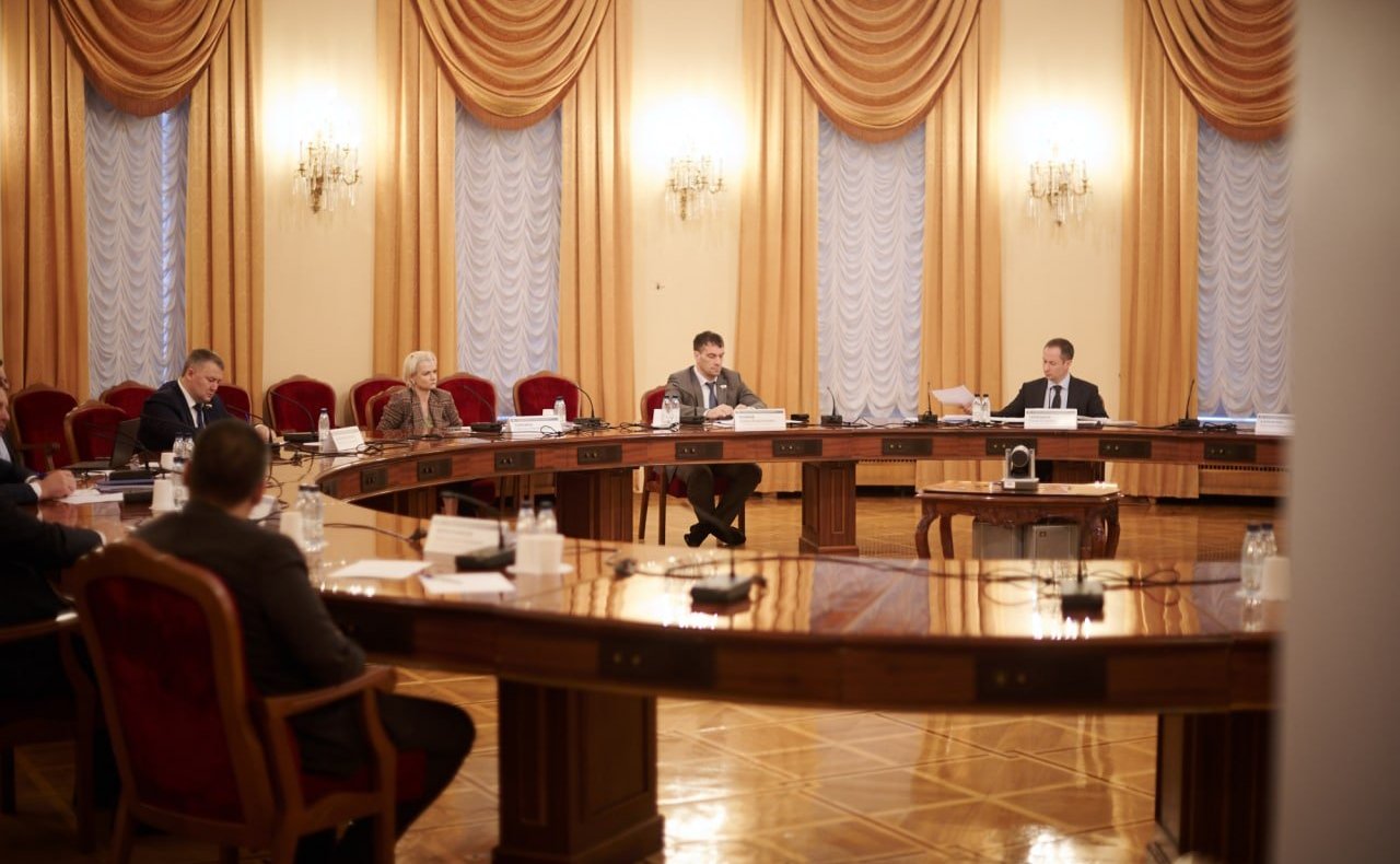 Эдуард Исаков принял участие в заседании Рабочей группы «О гармонизации законодательства о физической культуре и спорте и законодательства об образовании»