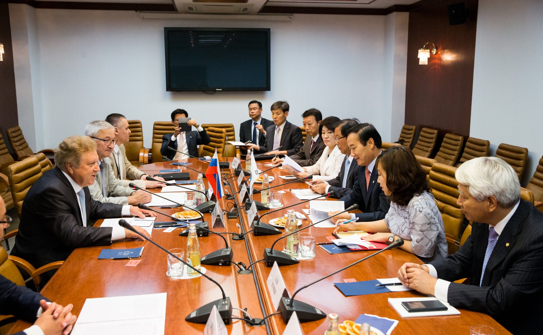 Встреча Е. Серебренникова и М. Дидигова с первым заместителем председателя Комитета по обороне Национальной Ассамблеи Республики Корея Ким Сон Чаном