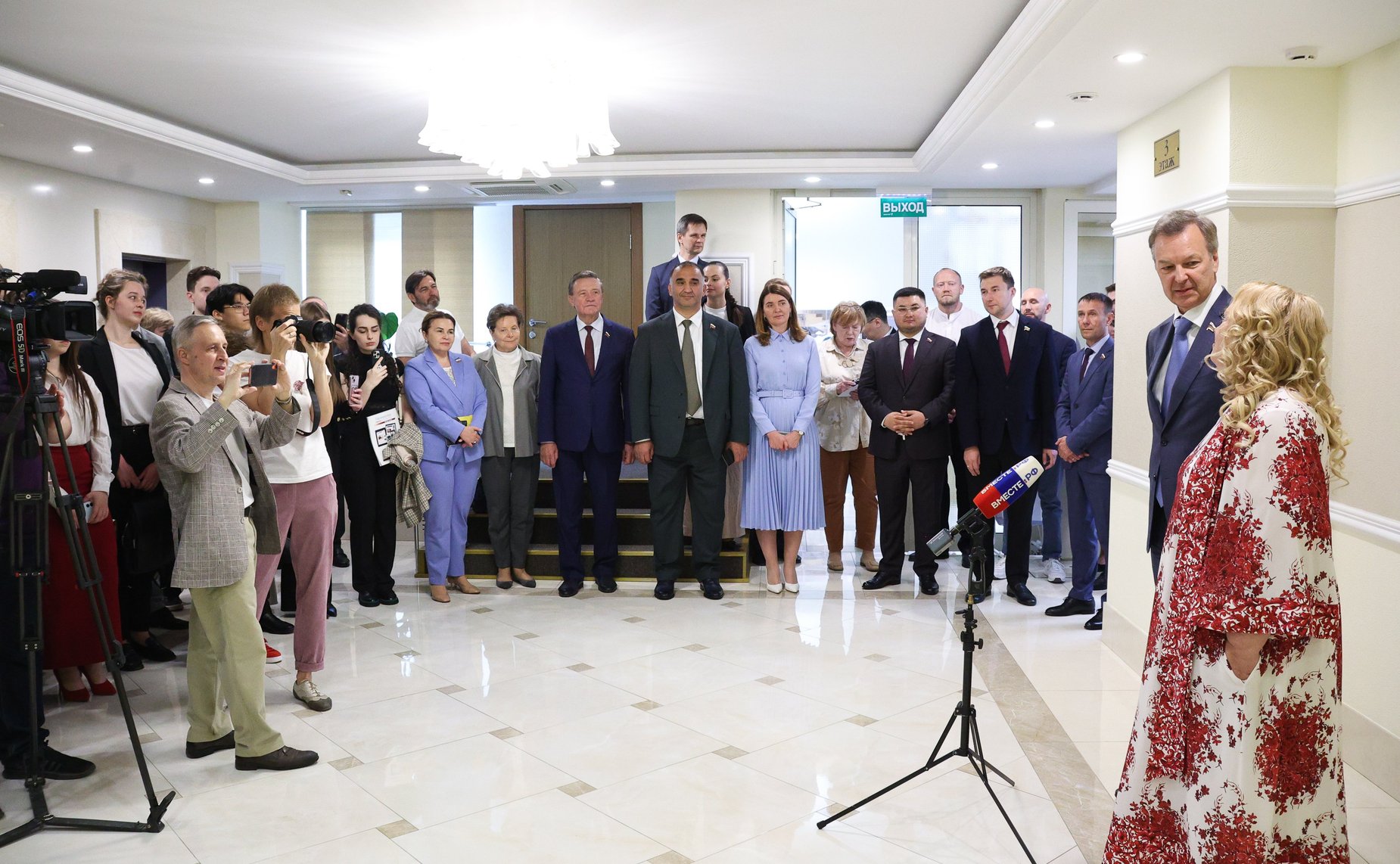 Открытие выставки «Новая реальность глазами юных строителей будущей России»