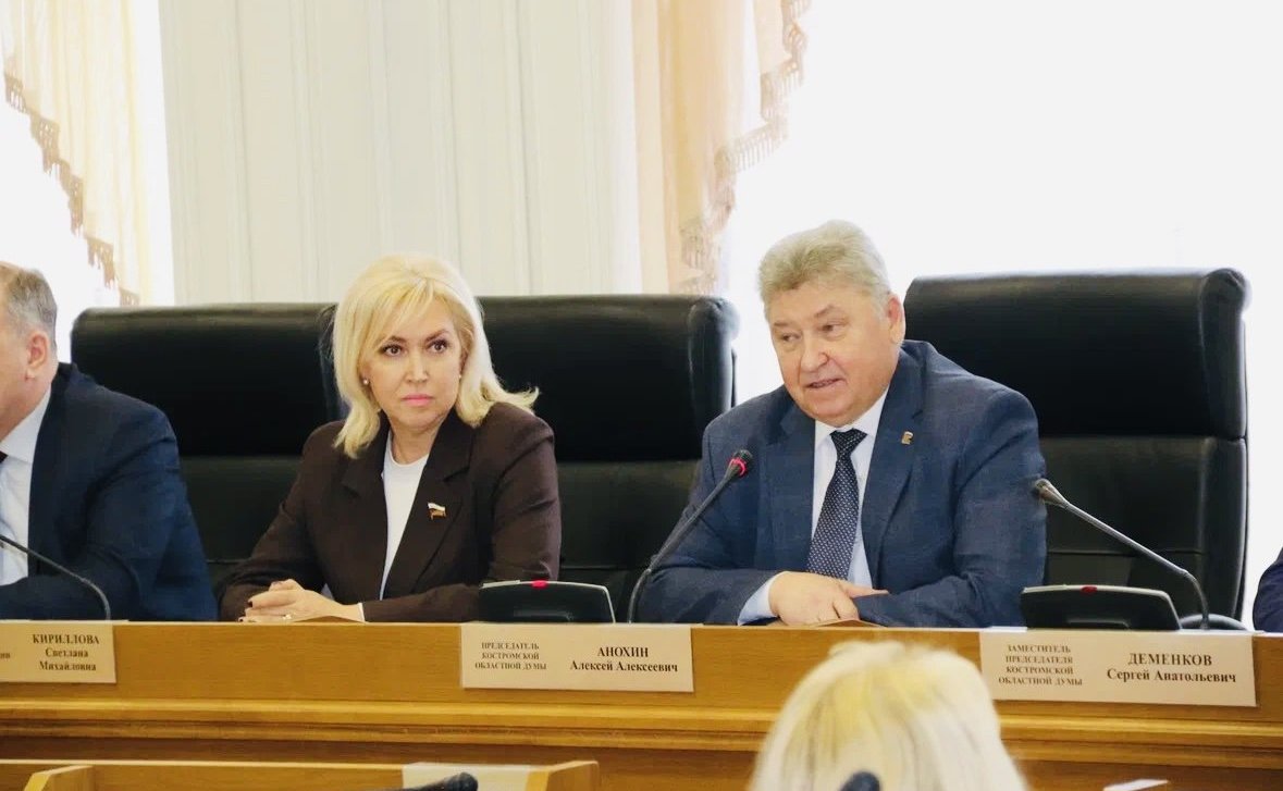 Светлана Кириллова приняла участие в чествовании обучающихся в ссузах и вузах — отличников учёбы, активистов, стипендиатов, которое состоялось в Костромской областной Думе и было приурочено к Дню студента