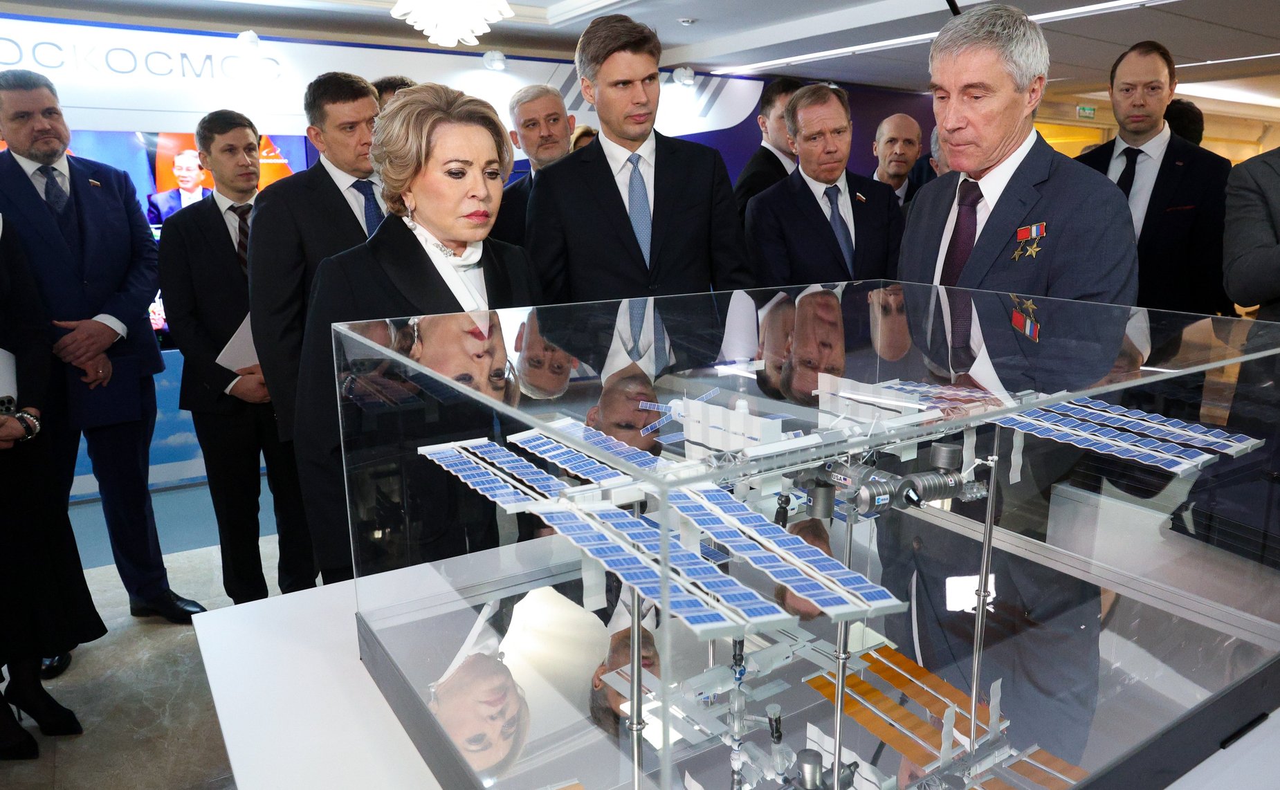 В Совете Федерации состоялось открытие выставки Госкорпорации «Роскосмос»
