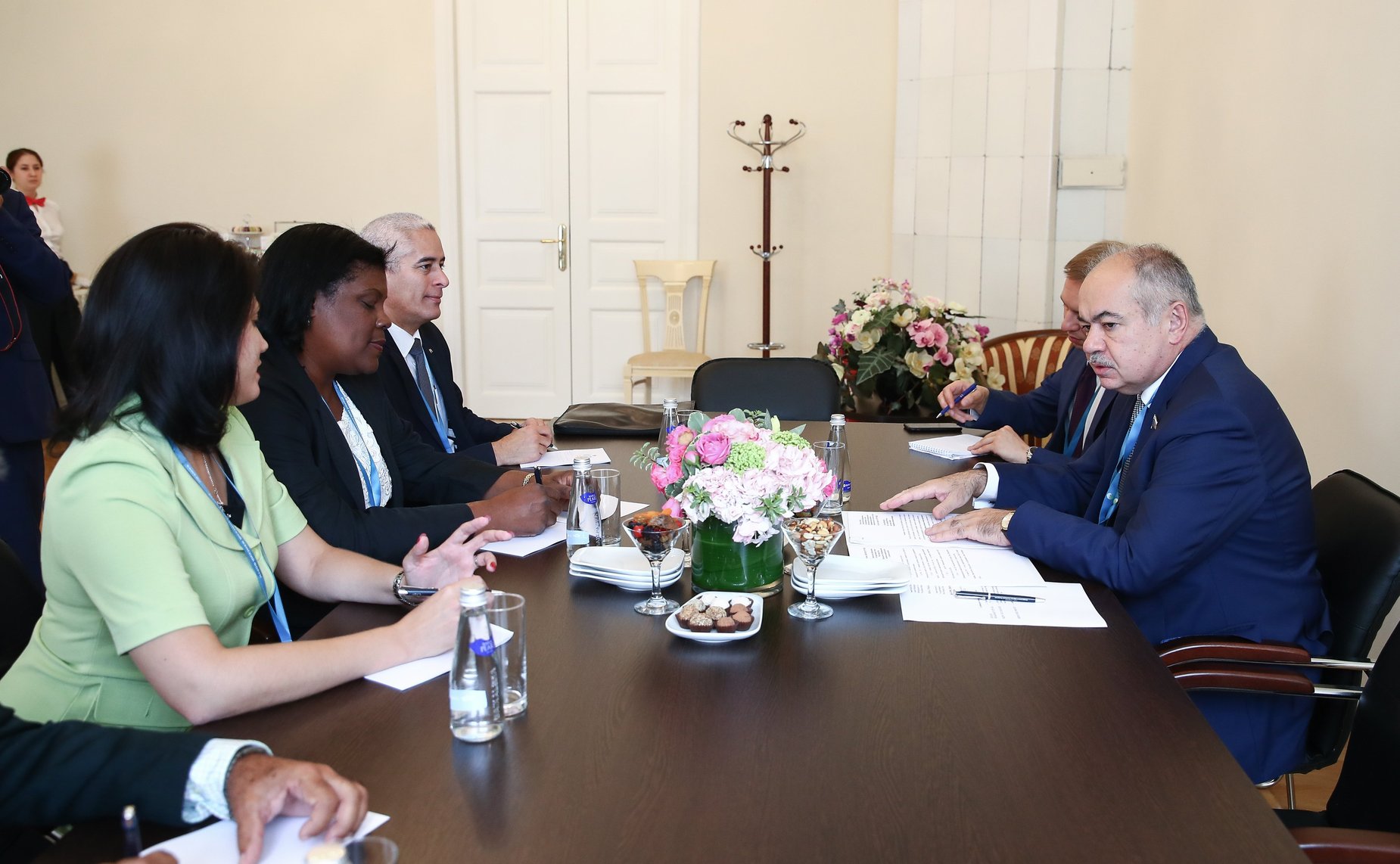 Встреча И. Умаханова с заместителем Председателя Госсовета Республики Куба Беатрис Джонсон Уррутия