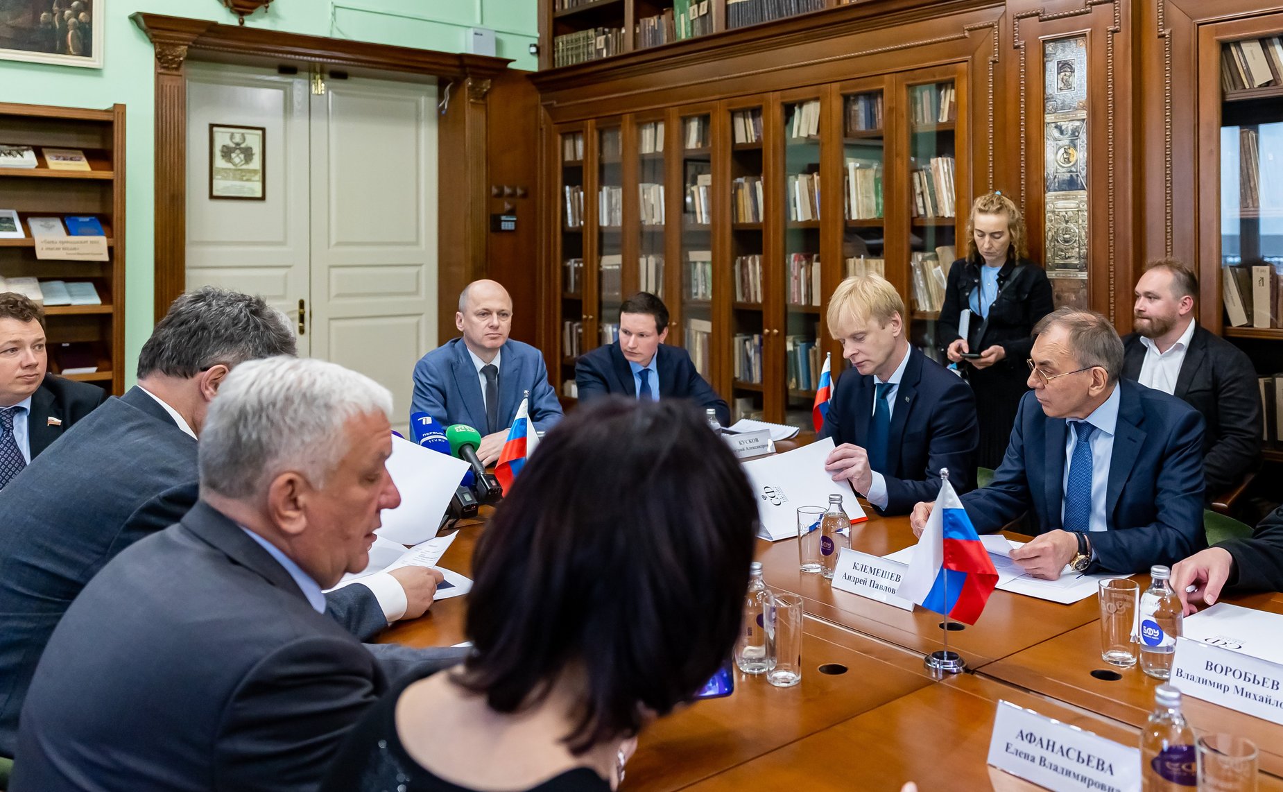 Андрей Климов провел выездное заседание рабочей группы на тему «О противодействии попыткам недружественных государств разрушить территориальное единство Российской Федерации»