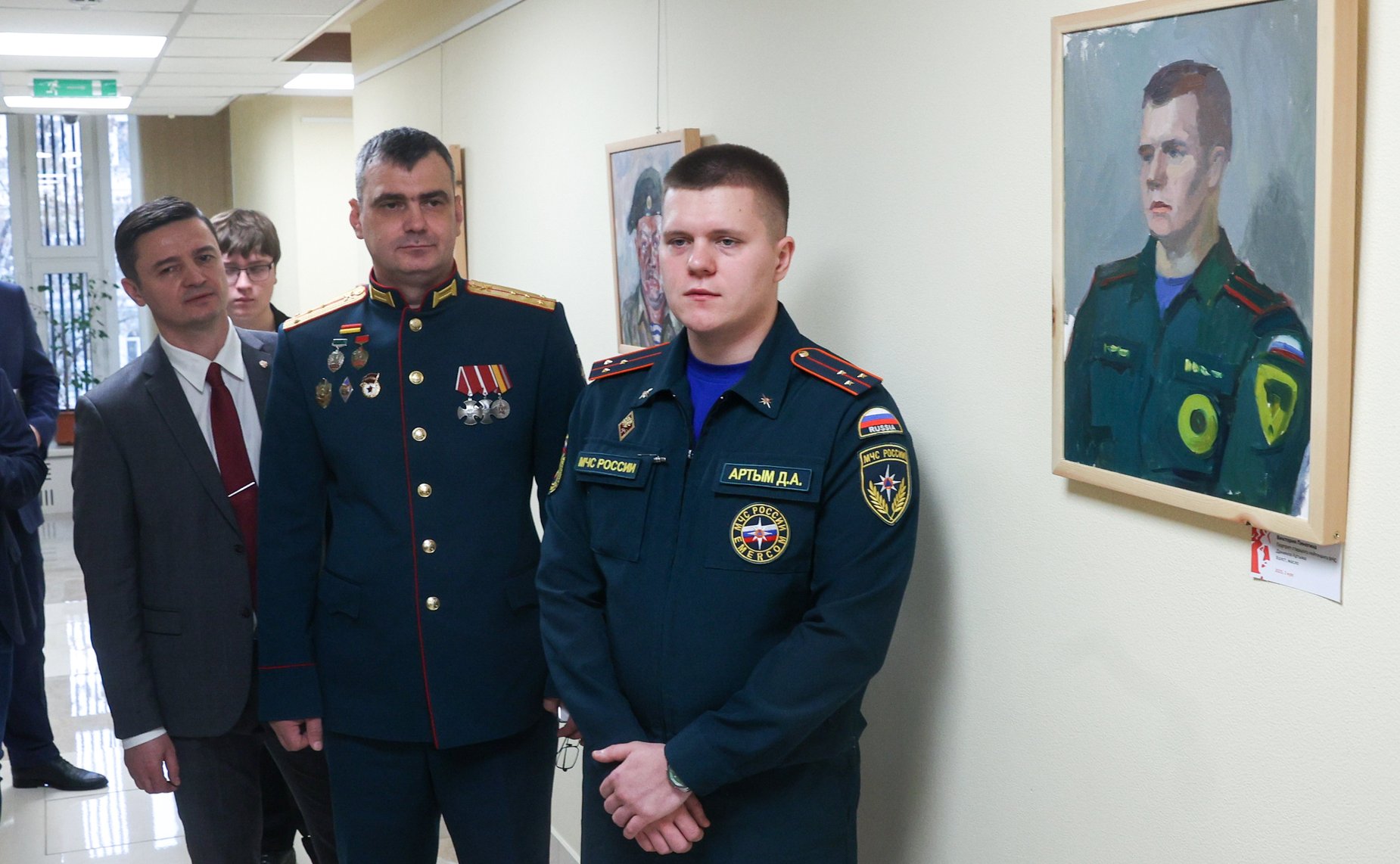 В Совете Федерации состоялось торжественное открытие выставки живописи и графики «Образ защитника»