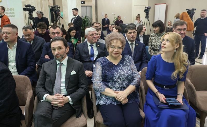 Оксана Хлякина приняла участие в торжественной церемонии награждения победителей конкурса в преддверии Дня российской печати