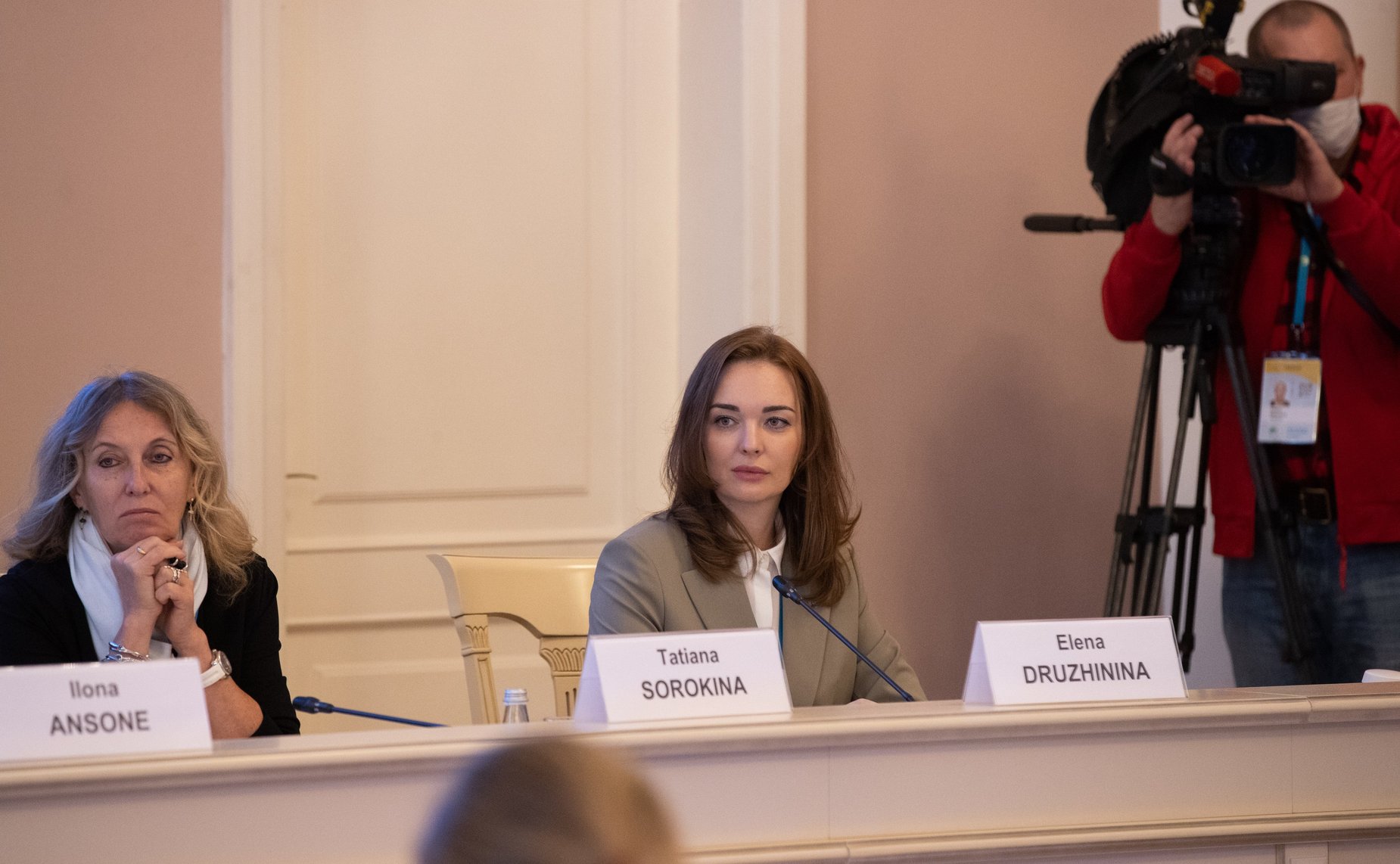 Тематическая сессия «Новые возможности занятости женщин на рынке труда»