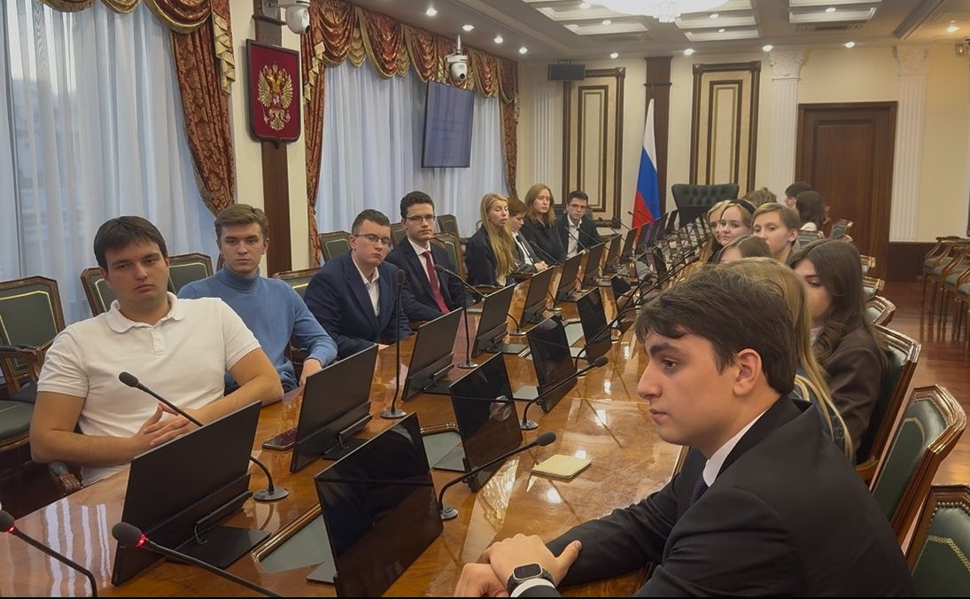 Александр Ролик провёл встречу со студентами-старостами первого курса Юридического факультета МГУ имени М.В. Ломоносов