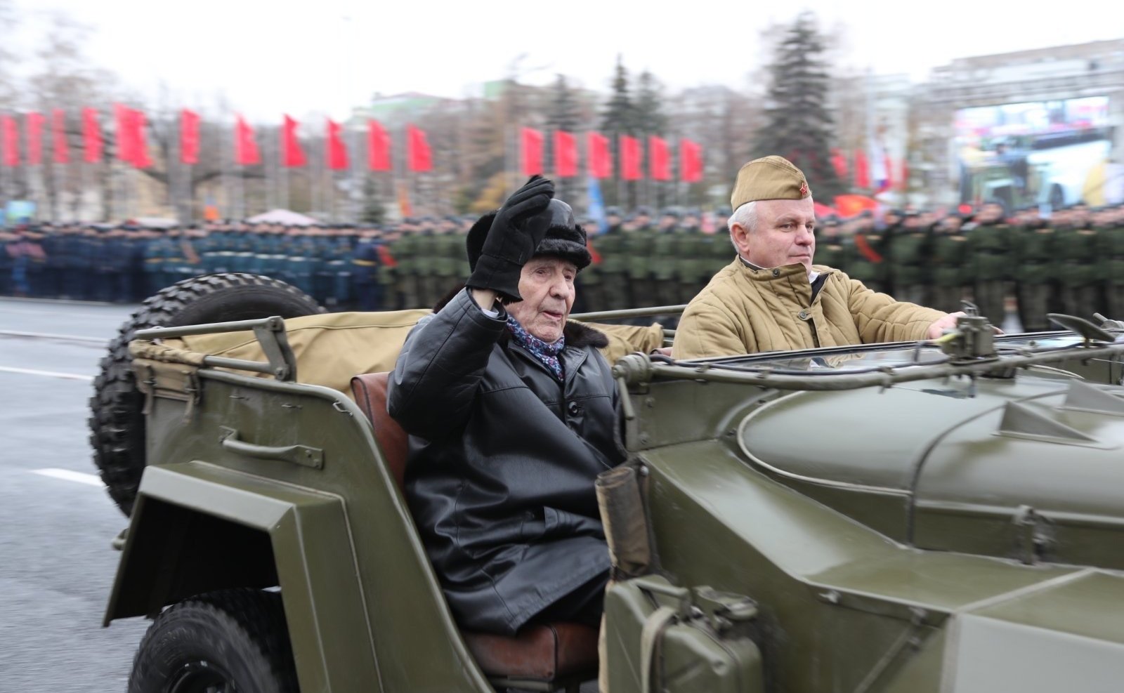 К. Косачев принял участие в Параде Памяти в Самаре