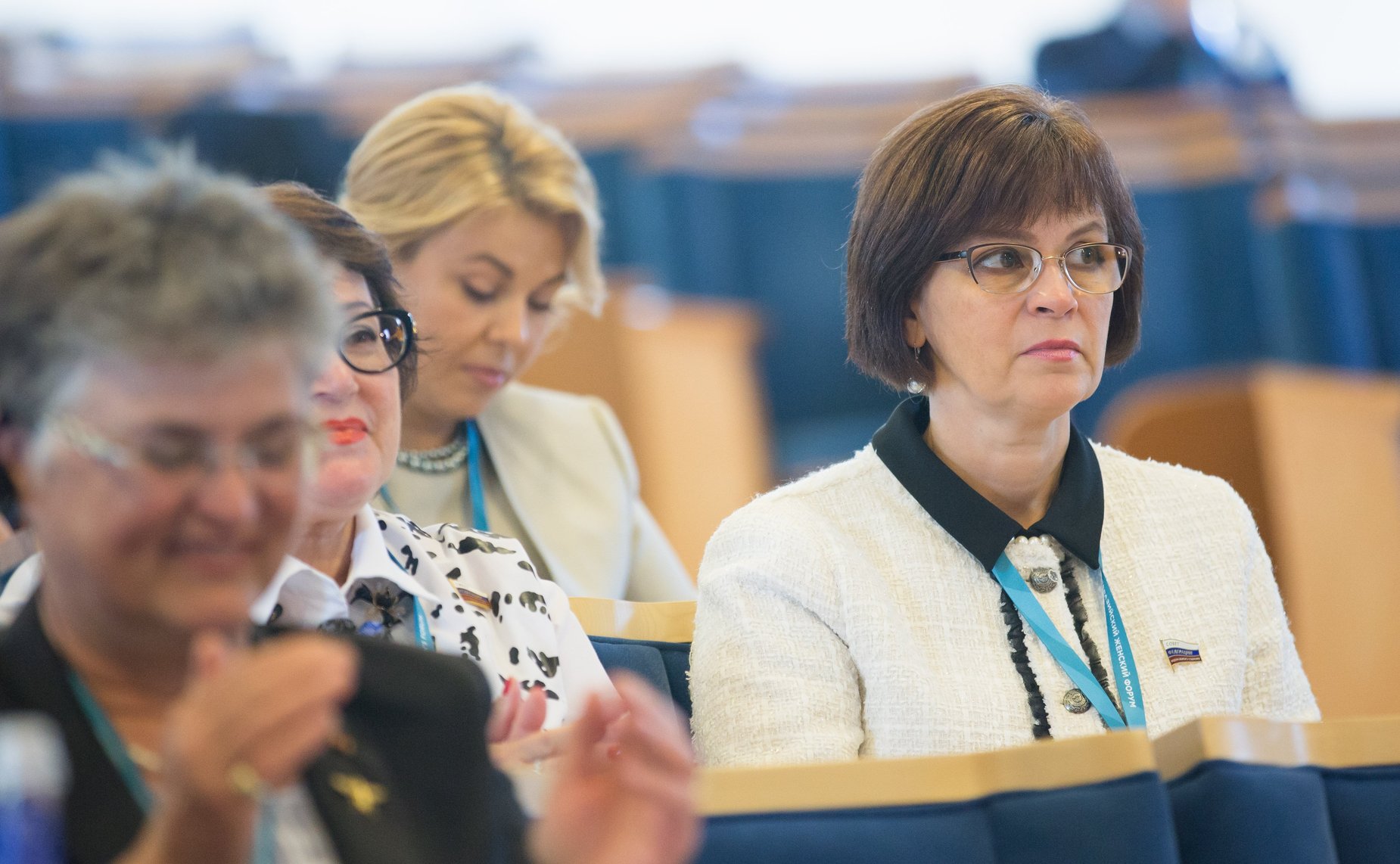 Елена Попова