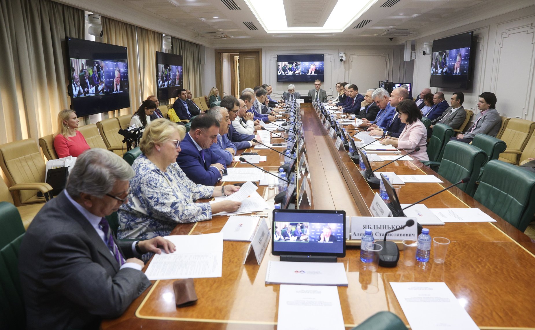 Первое заседание Экспертного совета Межпарламентской комиссии (МПК) по сотрудничеству Федерального Собрания РФ и Национального Собрания Республики Армения