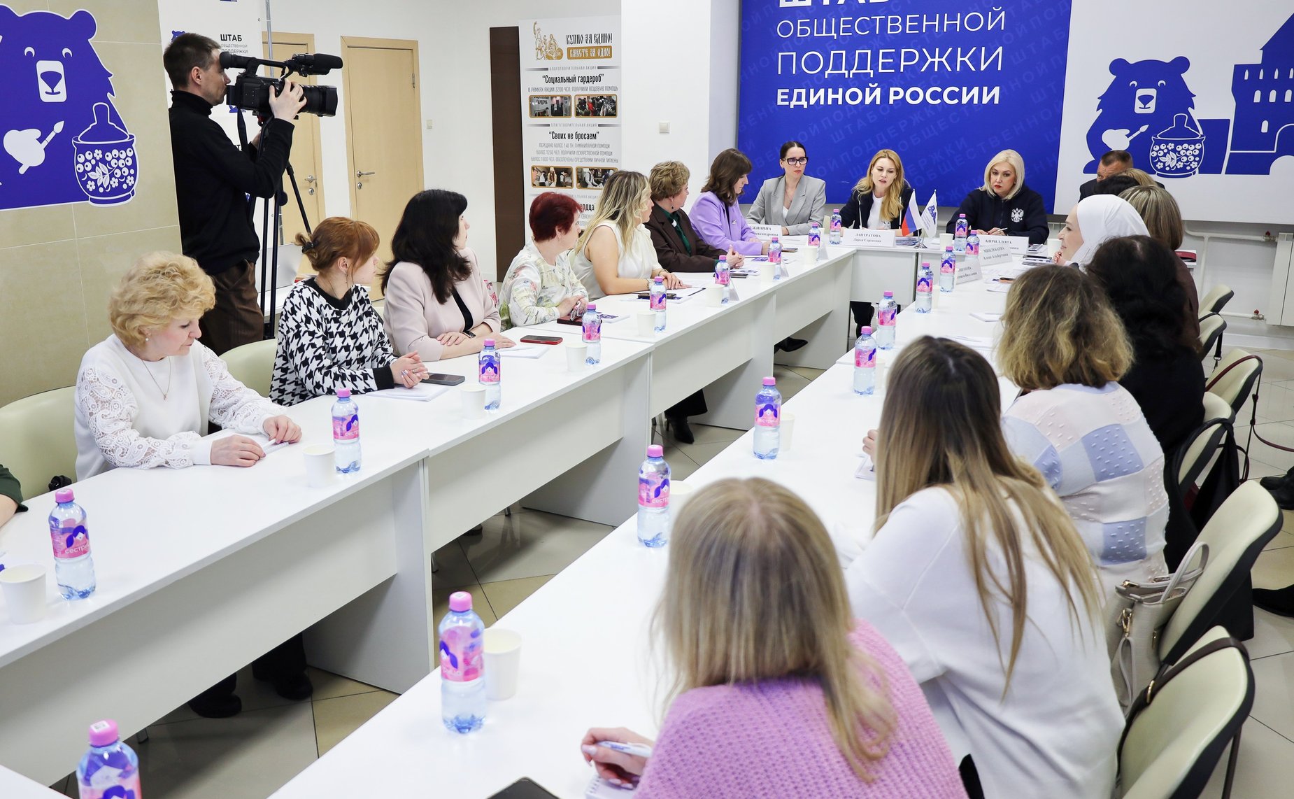 Сенаторы посетили штаб общественной поддержки партии «Единая Россия»