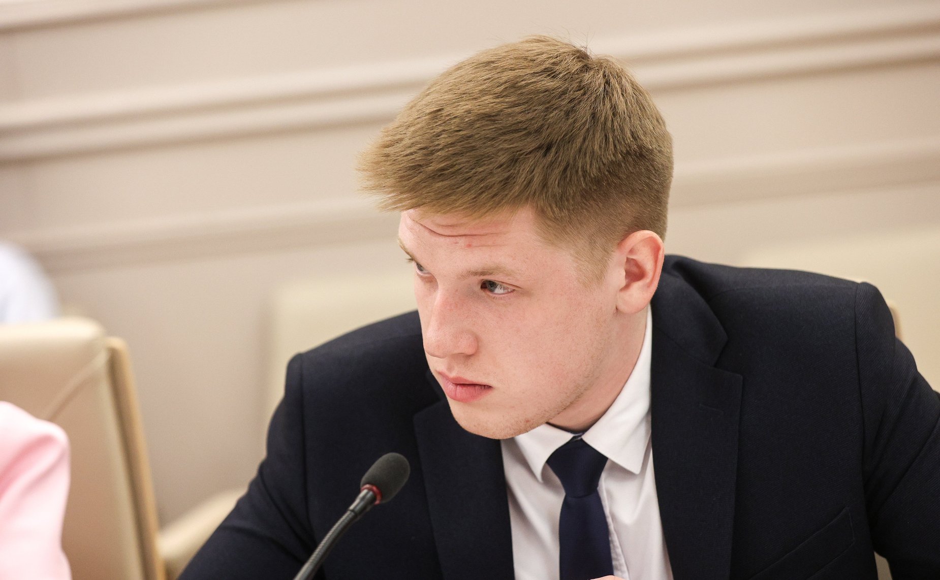 Встреча Александра Варфоломеева с членами молодежного парламента при Тульской областной Думе