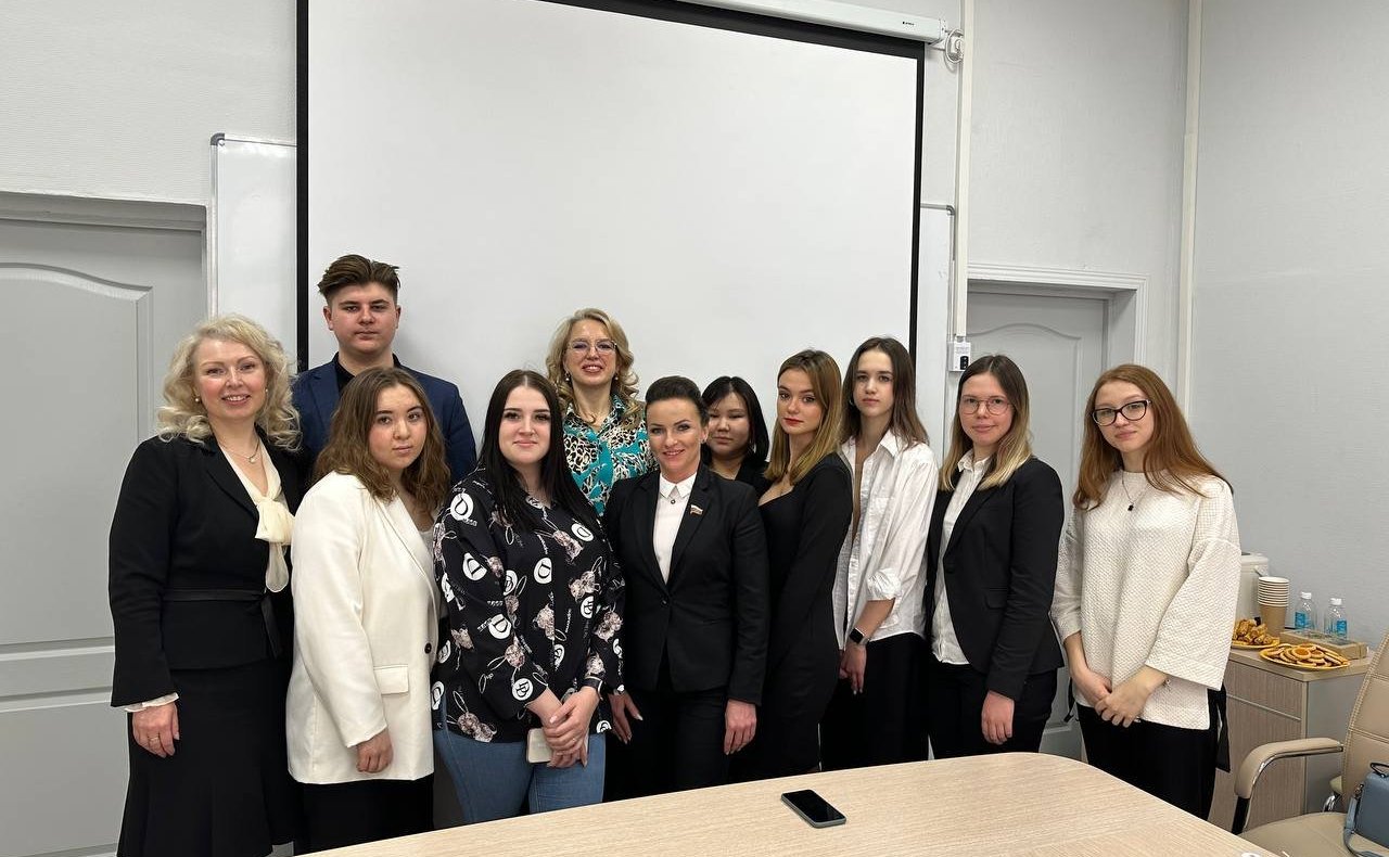 Ирина Кожанова с рабочим визитом посетила Институт международных экономических связей