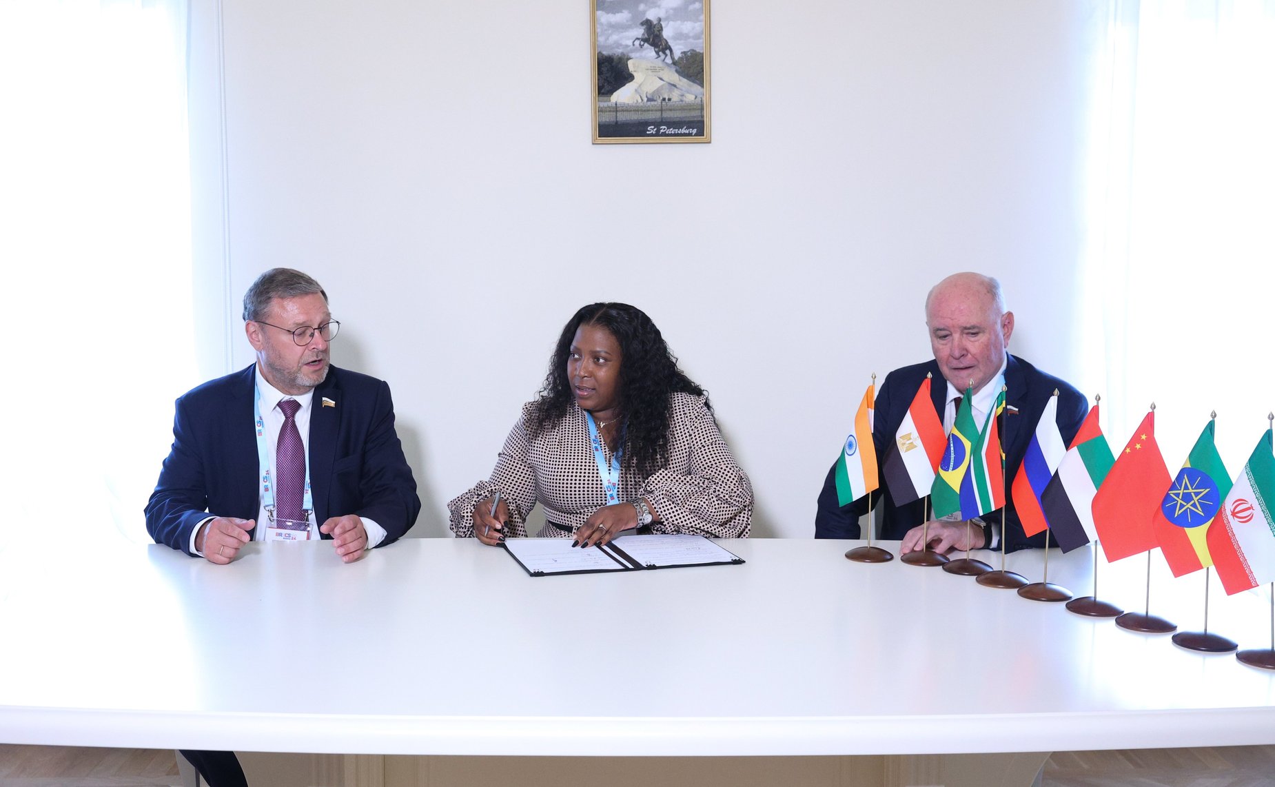 Церемония подписания Протокола к меморандуму о взаимопонимании на полях Х Парламентского форума БРИКС. ЮАР