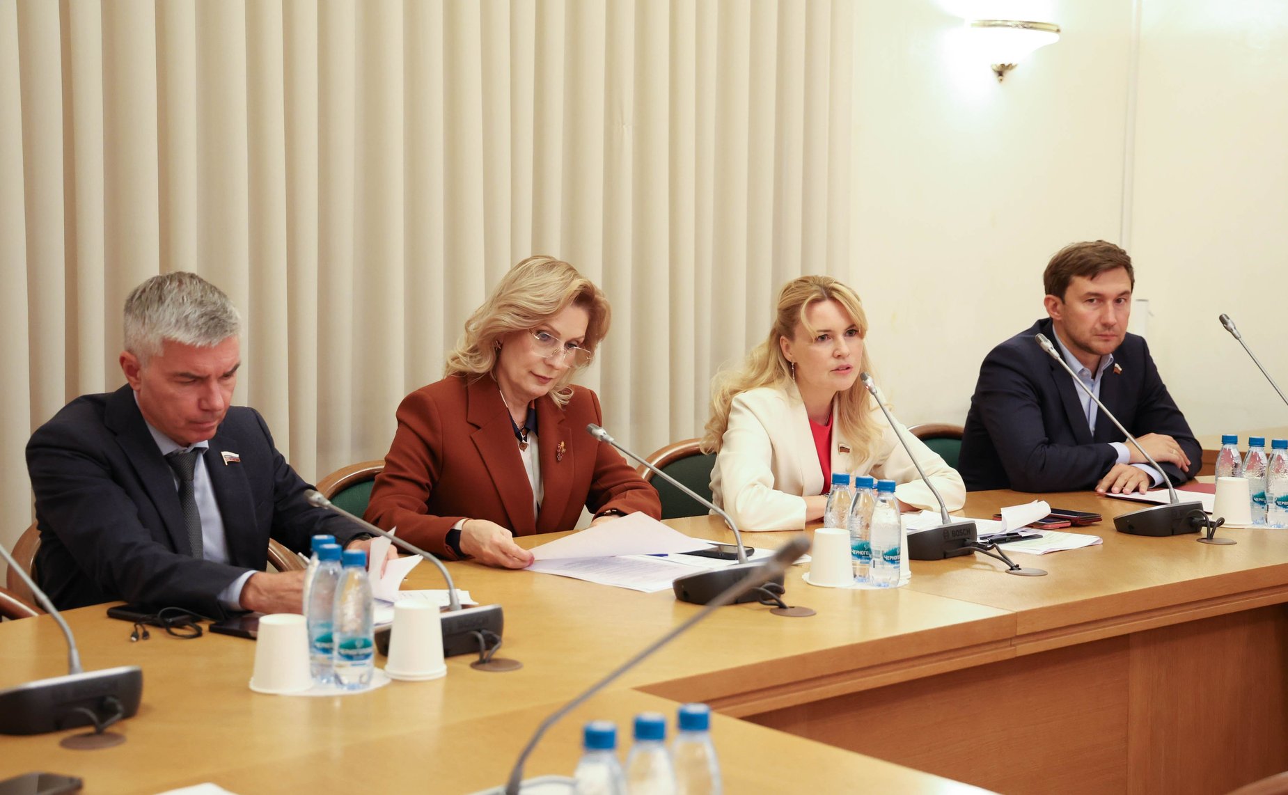 Сенаторы обсудили успешные практики и предложения по развитию НКО