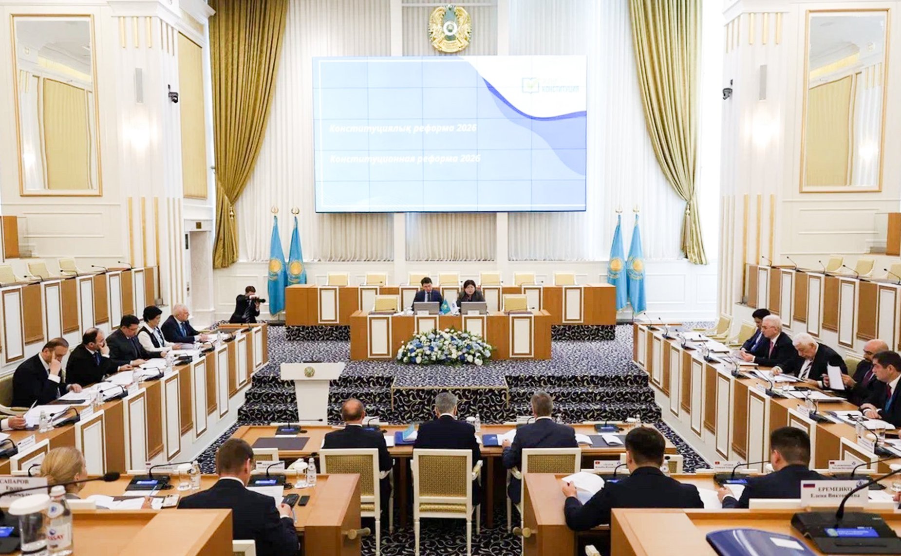 Делегация сенаторов по наблюдению за проведением референдума по принятию новой Конституции Казахстана приняла участие во встрече в Конституционном суде Республики Казахстан