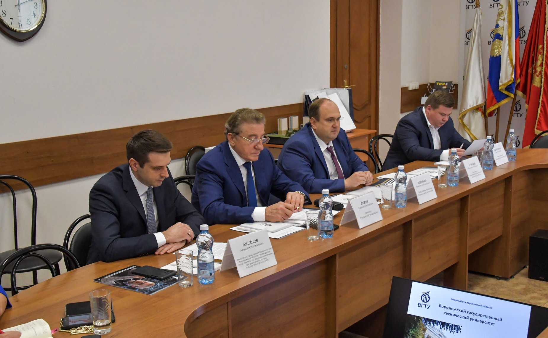 Сергей Лукин принял участие в рабочей встрече представителей регионального землячества Воронежской области в Москве, руководства вуза и движения студенческих отрядов на базе ВГТУ