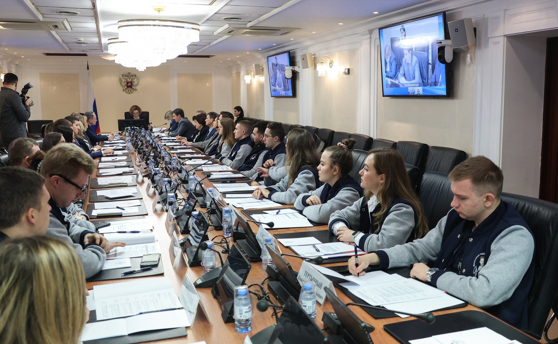 Круглый стол на тему «Актуальные вопросы совершенствования мер поддержки молодых ученых, работающих в сфере здравоохранения»